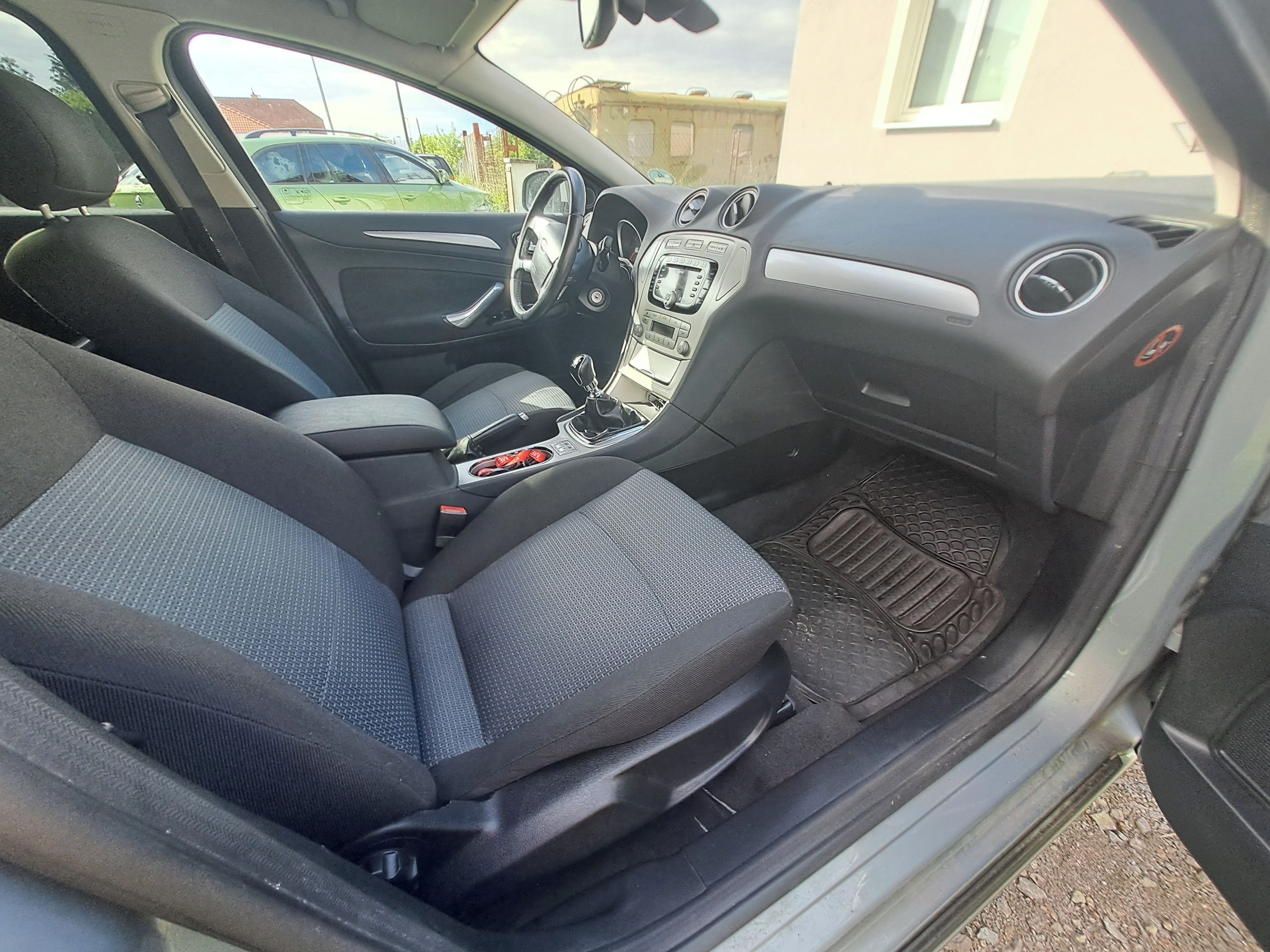 Ford Mondeo, Mondeo r.2008, 2.0, servisován - fotka 2