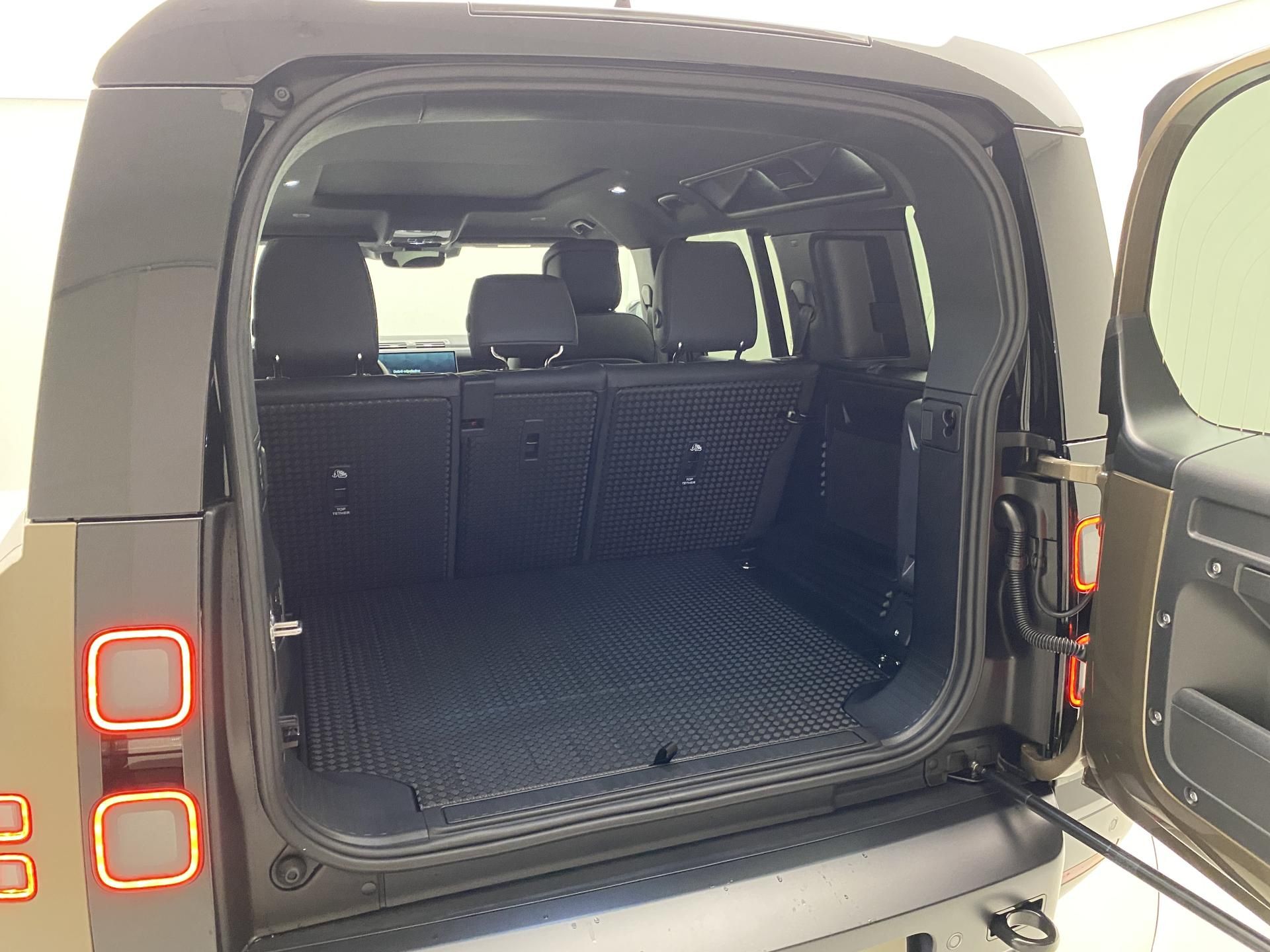 Land Rover Defender, 110 D350 X-Dynamic HSE - fotka 5