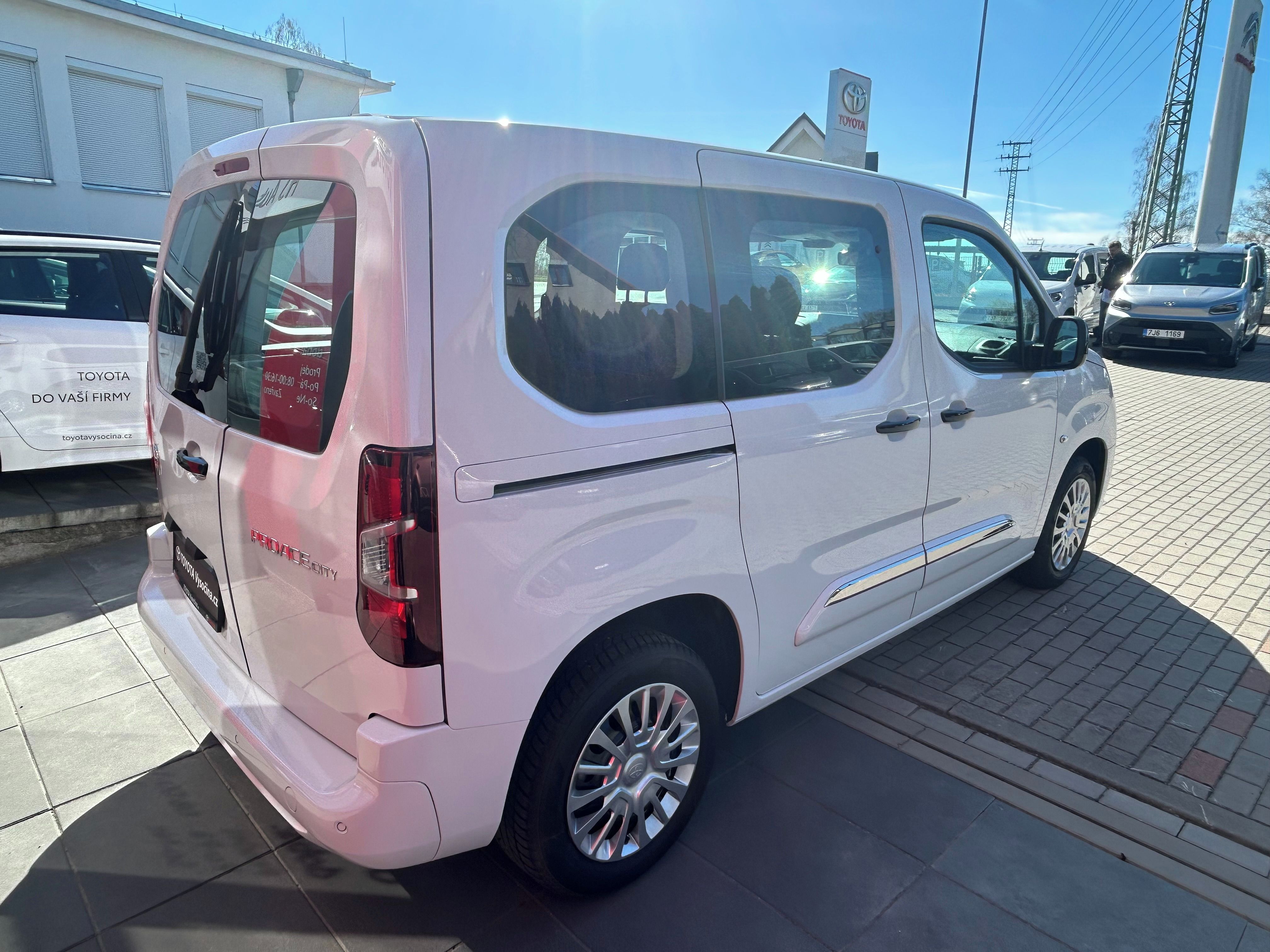 Toyota Proace City Verso, 1,5D 100 PS Short Busines - fotka 3