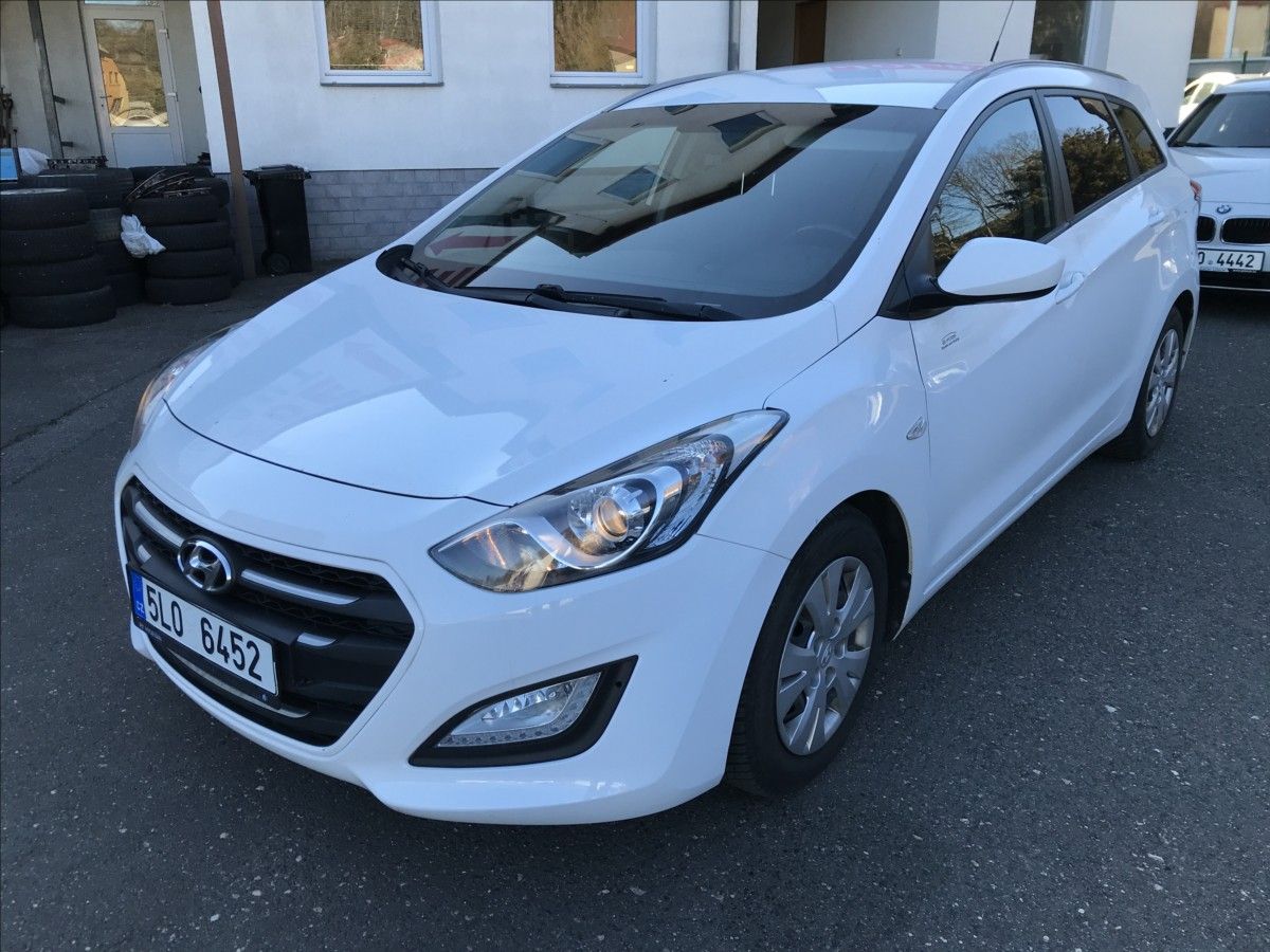 Hyundai i30, 1,6 CRDi Combi 81kW - fotka 3