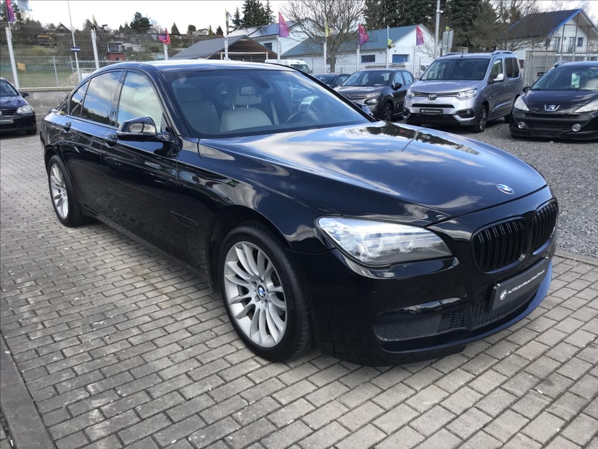 BMW Řada 7, 3,0   xDrive M-paket - fotka 2