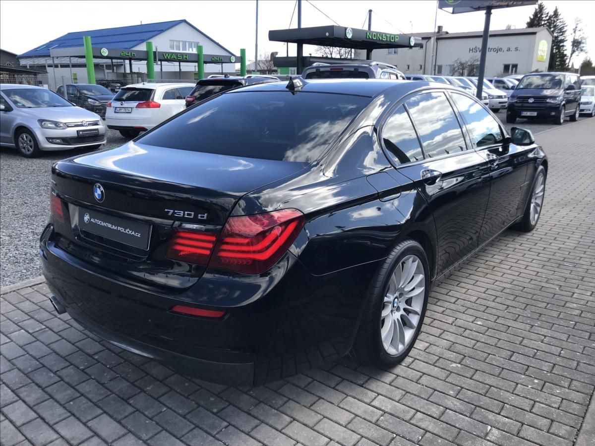 BMW Řada 7, 3,0   xDrive M-paket - fotka 5