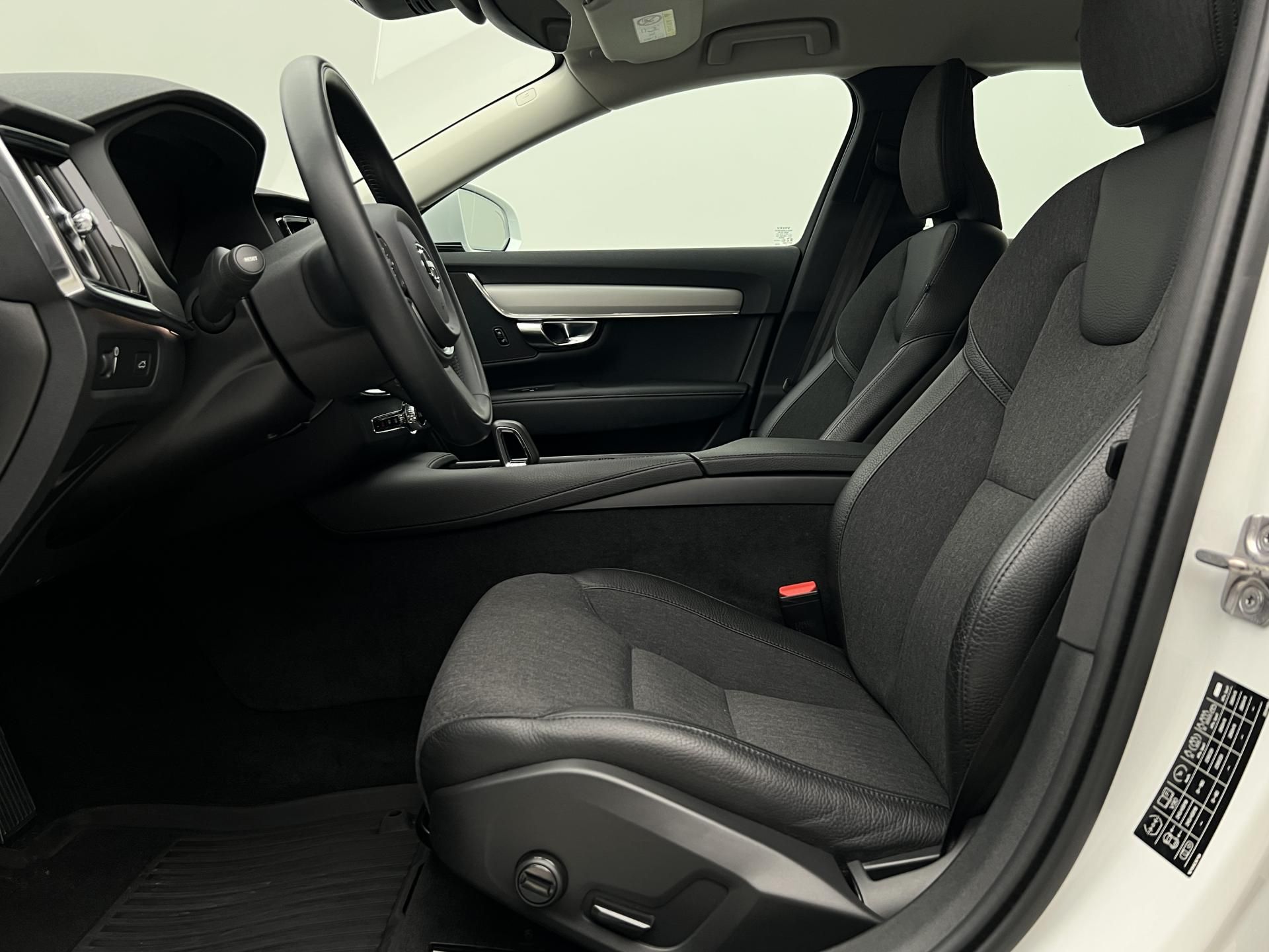 Volvo V90, B4 MOMENTUM AUT - fotka 3