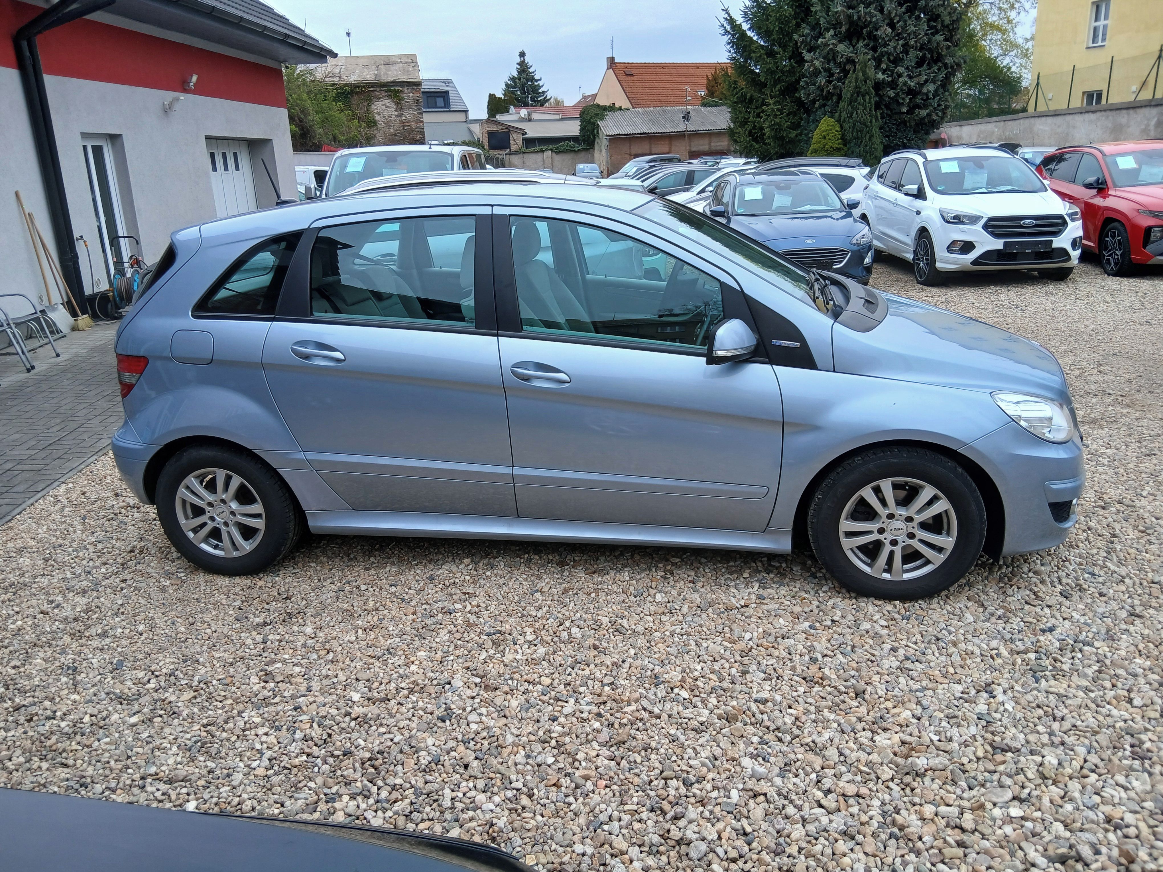 Mercedes-Benz Třídy B, B180i 85KW +Zimní kola - fotka 4