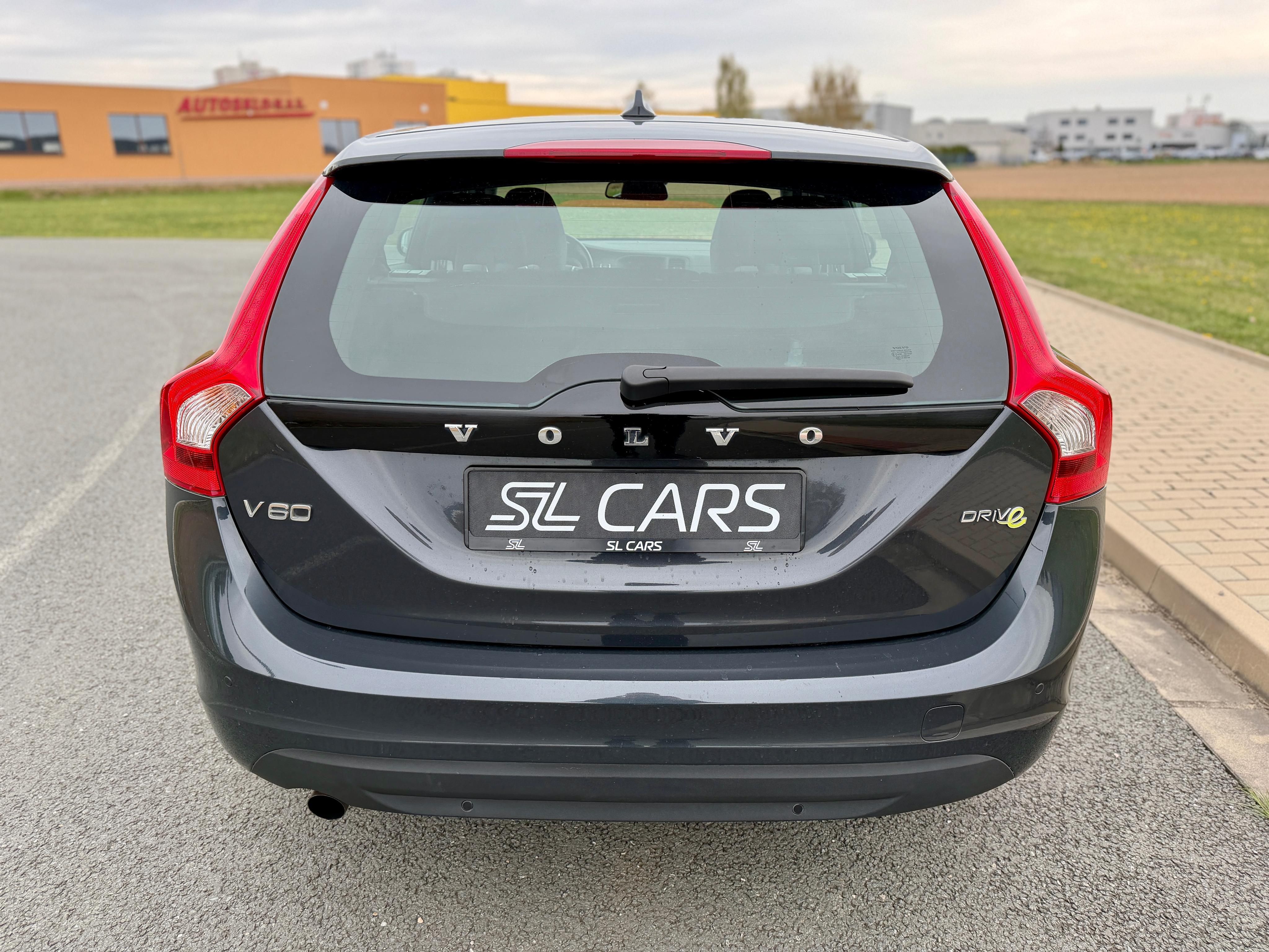 Volvo V60, 1.6 D XENONY NAVIGACE SERVISKA - fotka 4