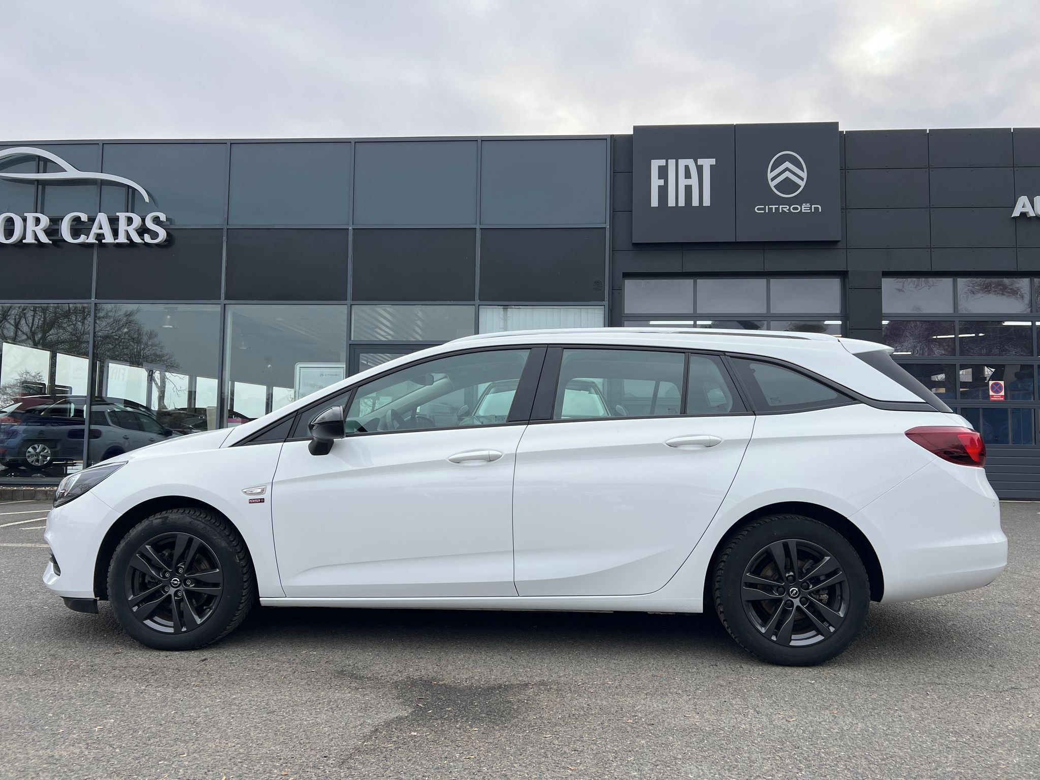 Opel Astra, 1.2 130k SERVIS ZÁRUKA TAŽNÉ - fotka 4