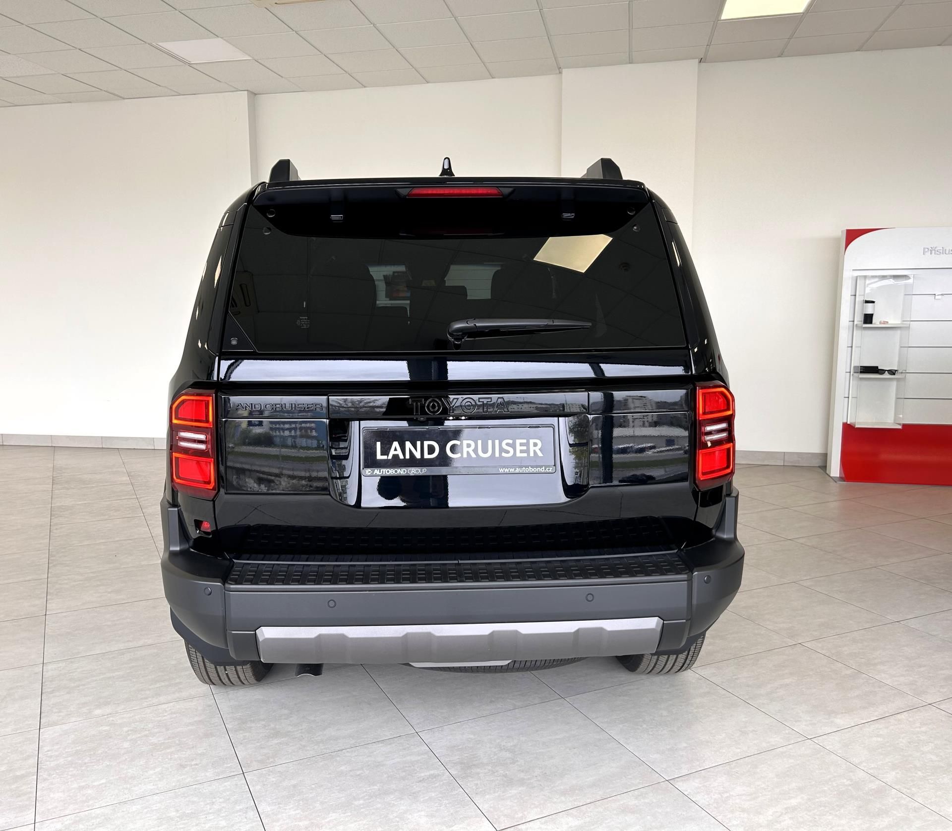Toyota Land Cruiser, 2.8D MHEV 8AT 4x4, Ex. Skyview - fotka 4