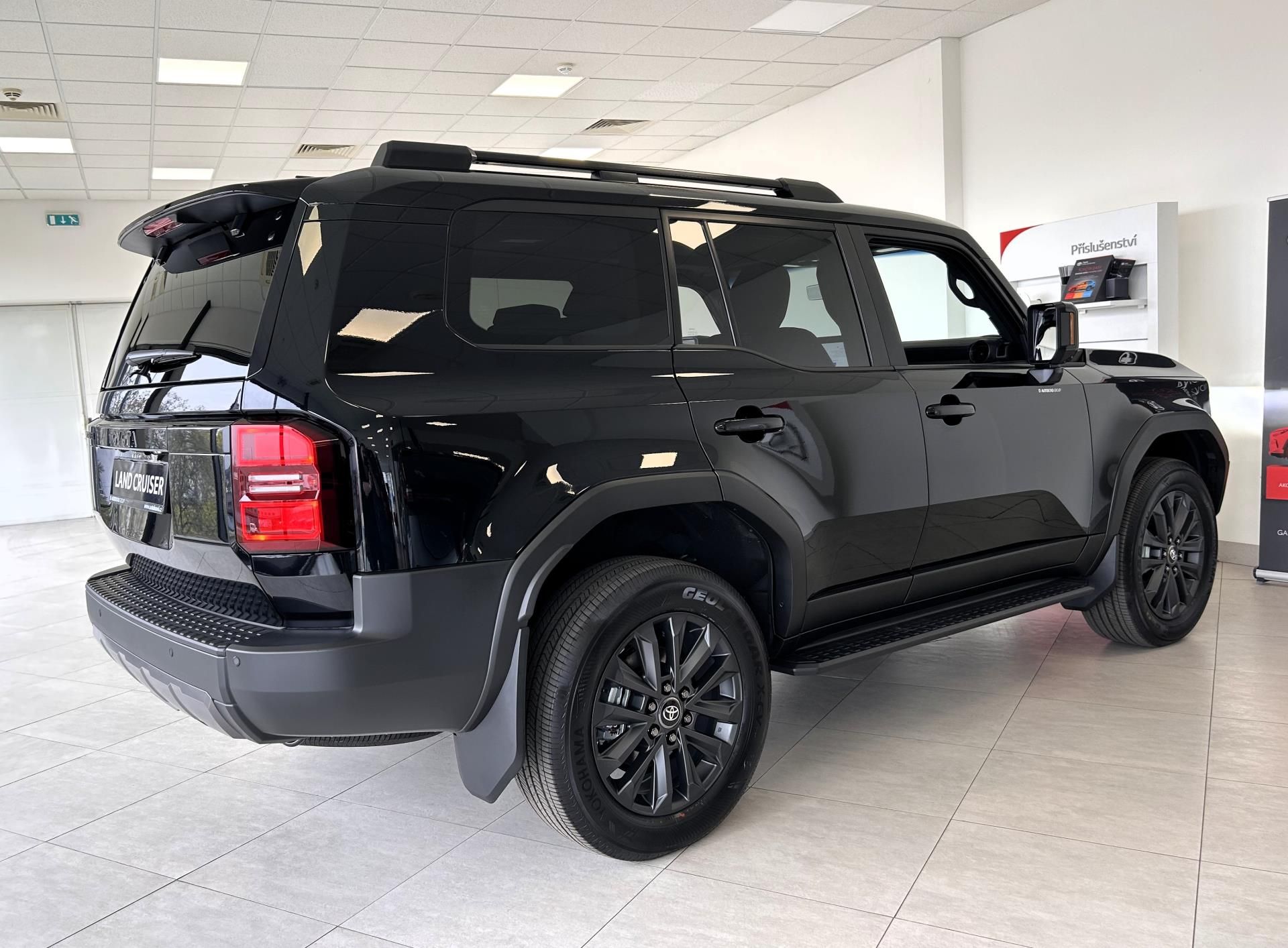 Toyota Land Cruiser, 2.8D MHEV 8AT 4x4, Ex. Skyview - fotka 5