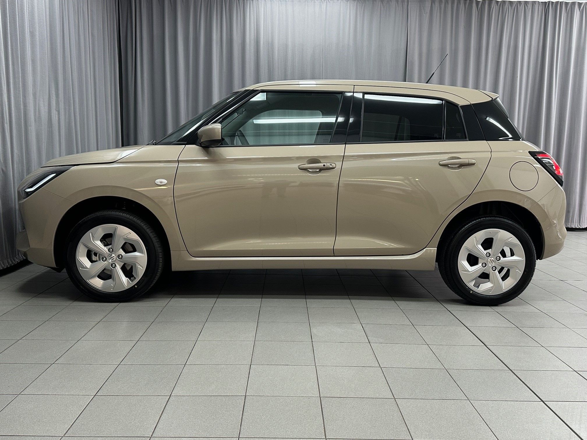 Suzuki Swift, 1,2 Premium AT- vůz ve výrobě - fotka 5