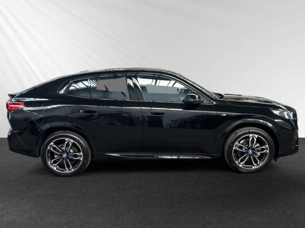 BMW iX2, eDrive 20 M Sportpaket*Navi* - fotka 5