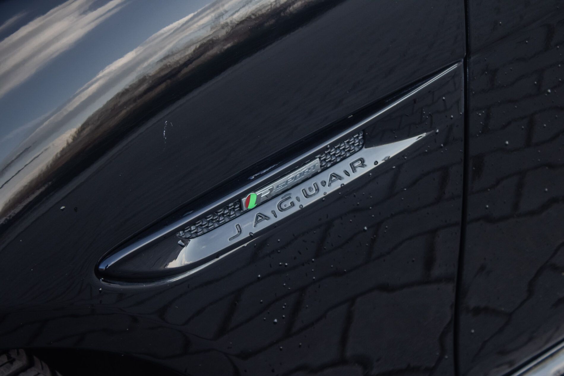 Jaguar XE - fotka 3