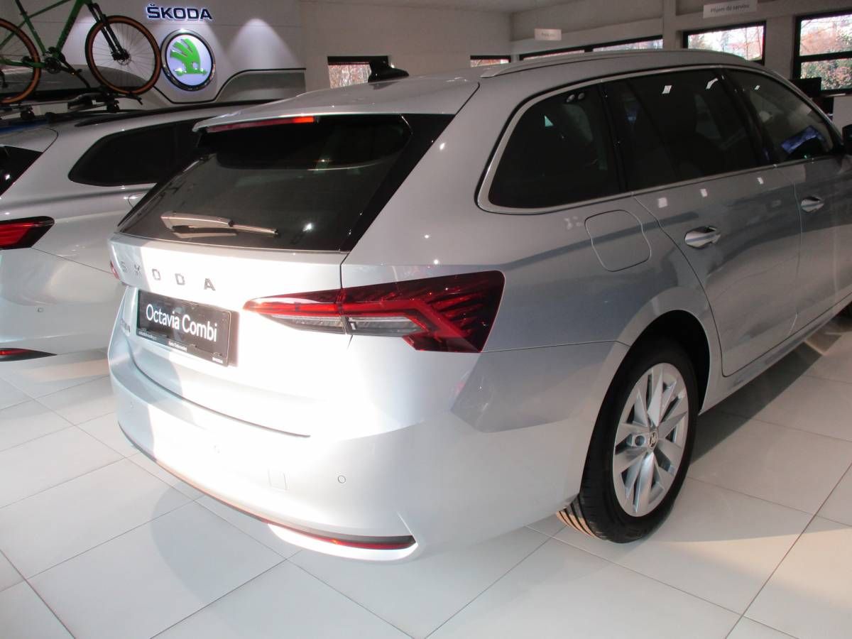 Škoda Octavia, Combi Top Selection 2,0 TDI/11 - fotka 5