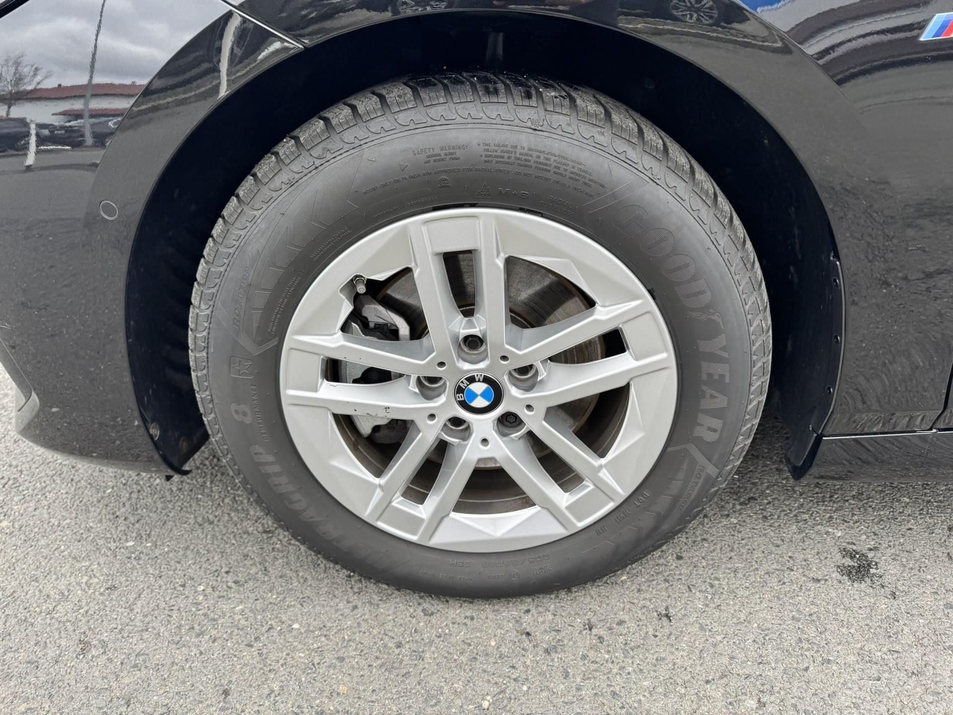 BMW Řada 2, 220i ActiveTourer Tažné Harman - fotka 4