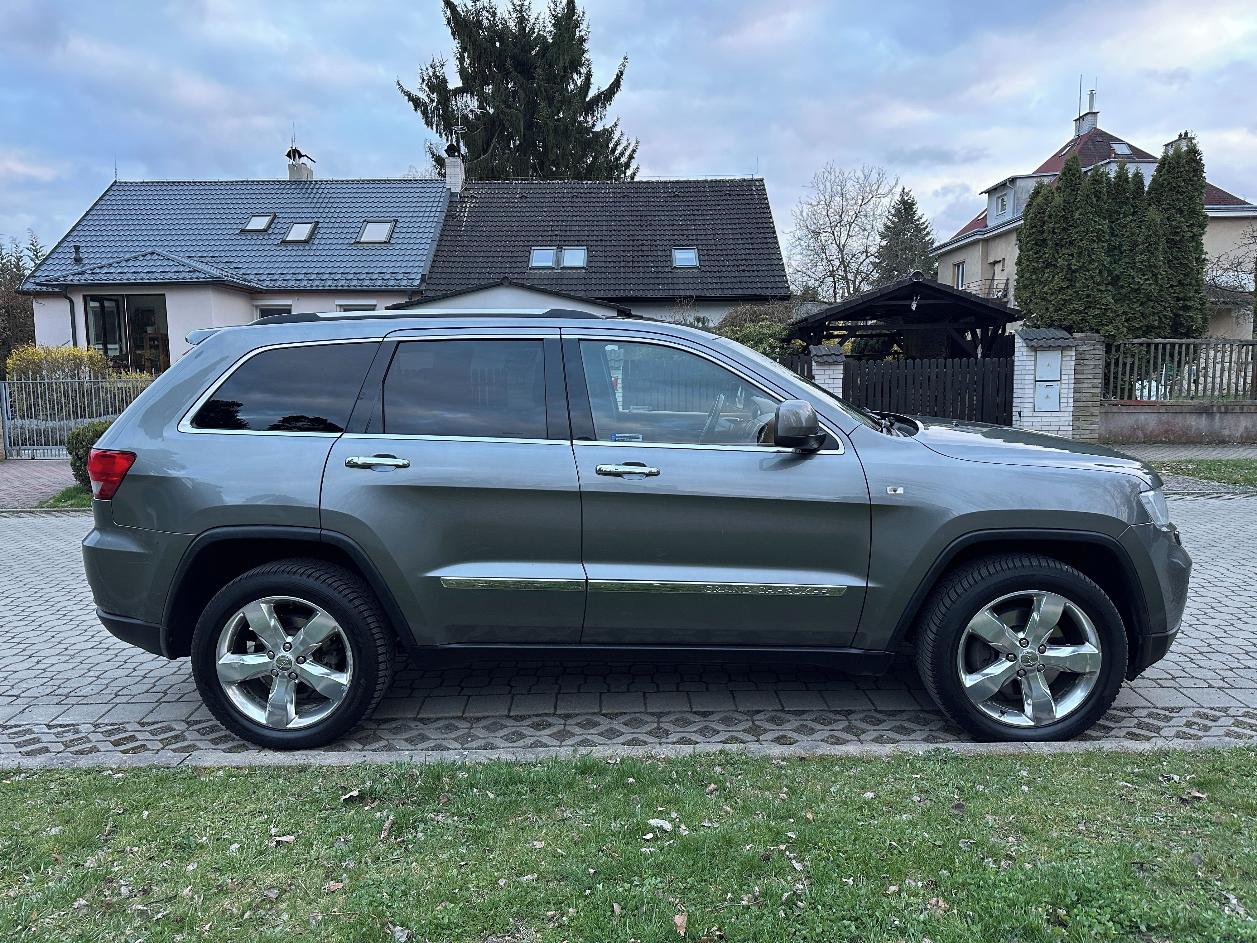 Jeep Grand Cherokee, OVERLAND 3L CRD CR, Nehav, DPH - fotka 4