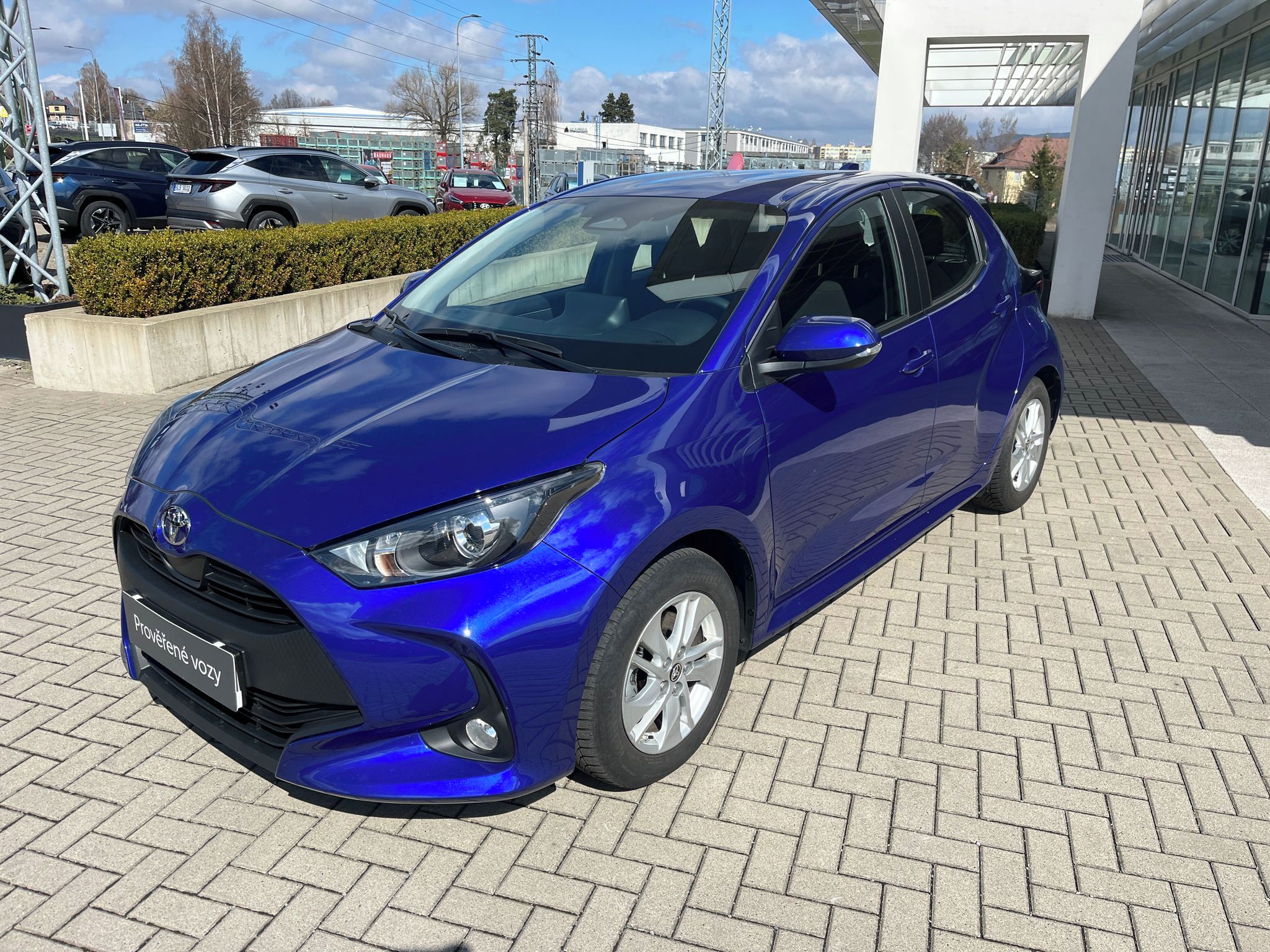 Toyota Yaris, 1.5 Hybrid e-CVT Comfort - fotka 2