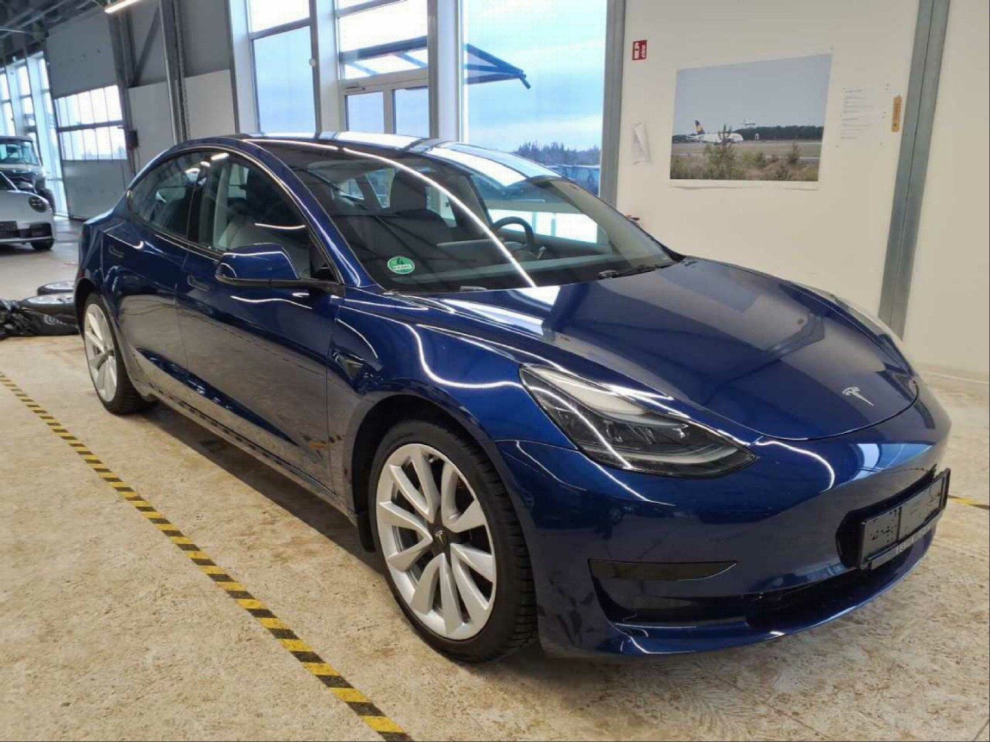 Tesla Model 3, Standard Range