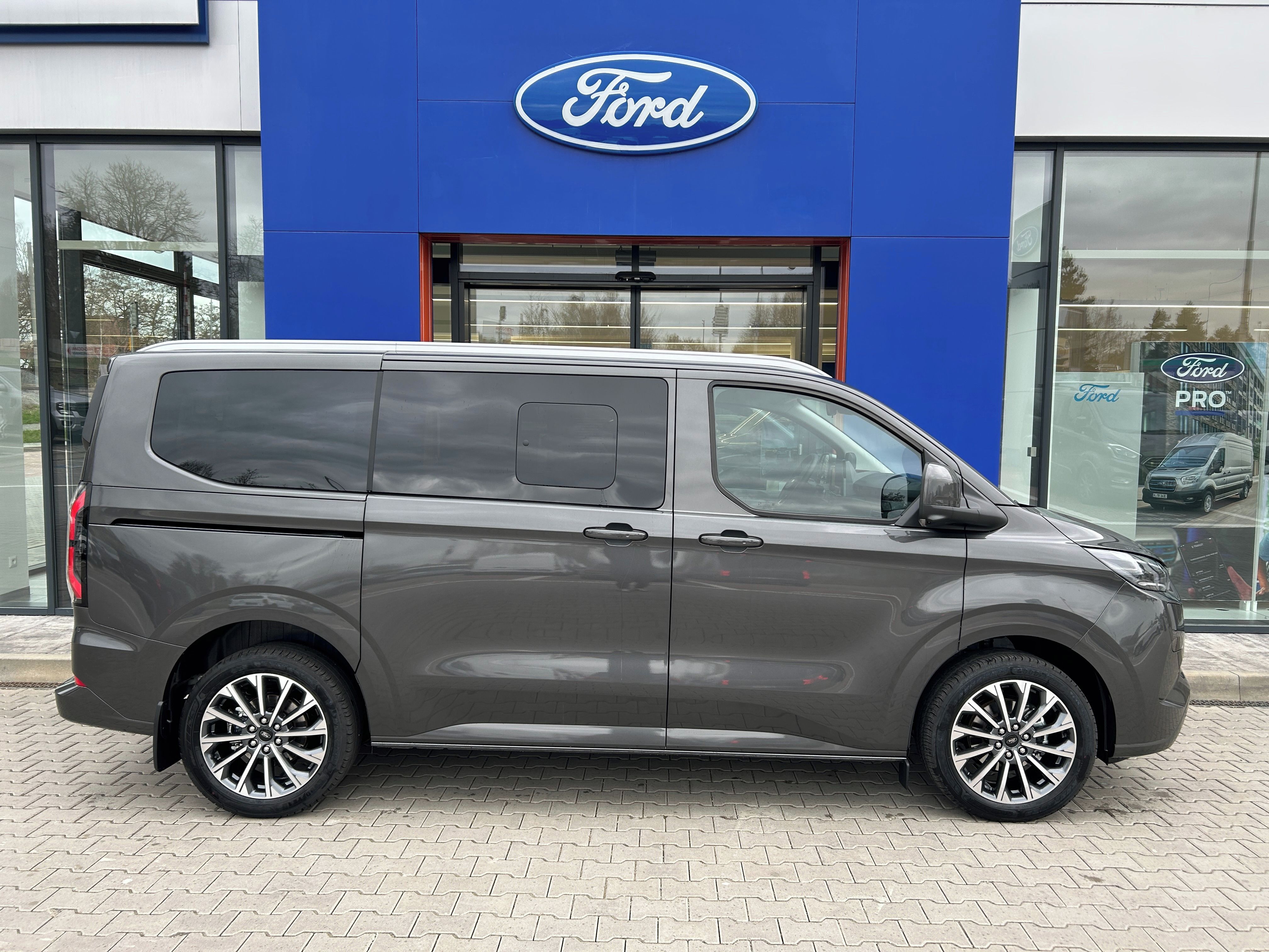 Ford Tourneo Custom, Titanium X L1 2.5 PHEV 171kW - fotka 5
