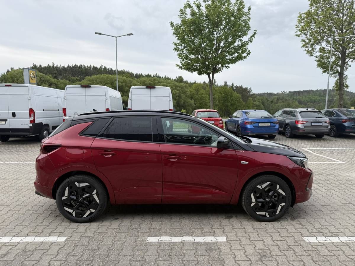 Opel Grandland, GSe Plug In Hybrid 1.6 TURBO 4 - fotka 6