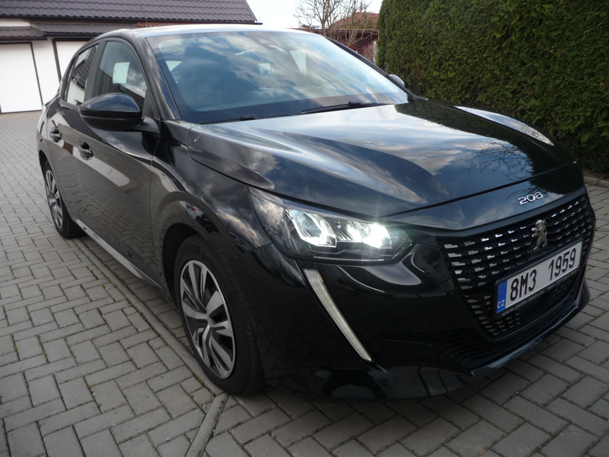 Peugeot 208, 1.2i Alure Puretech po 1.majit - fotka 3