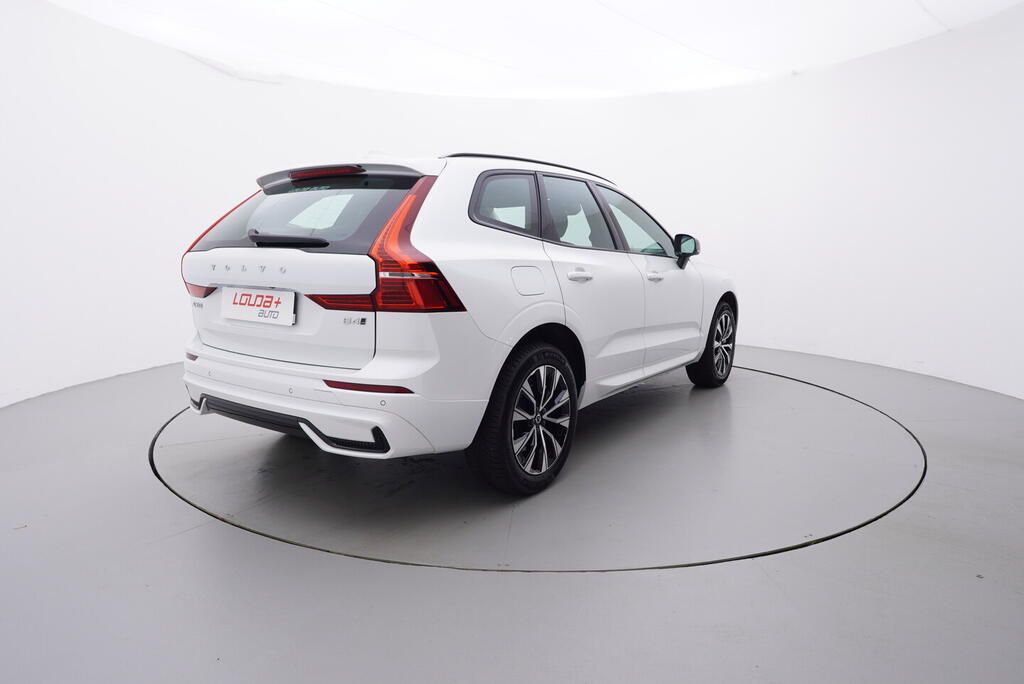 Volvo XC60, Plus Dark 2.0 B4 145 kW - fotka 5