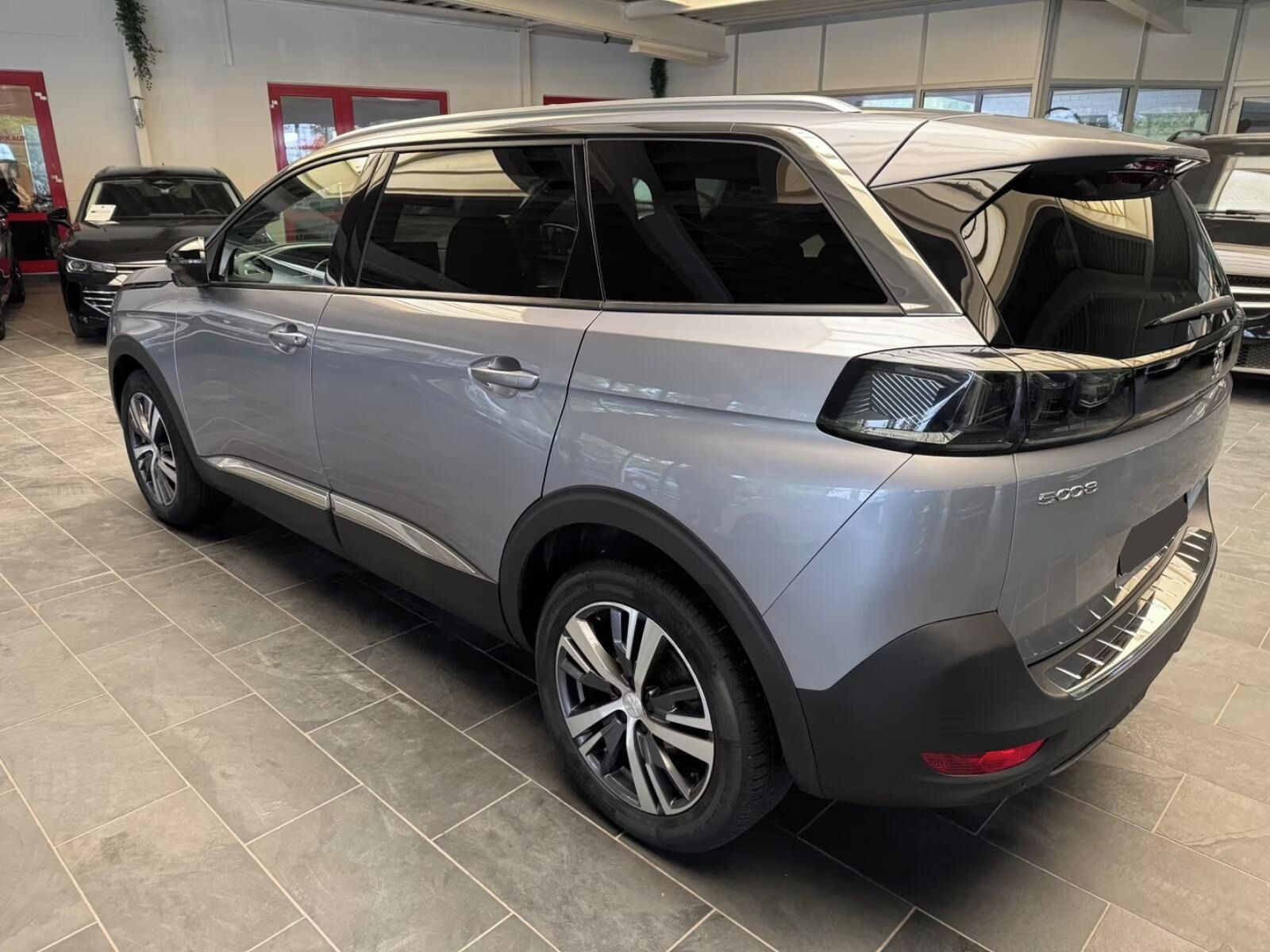 Peugeot 5008, 1.2 Allure Pack*7 míst*Navi* - fotka 2