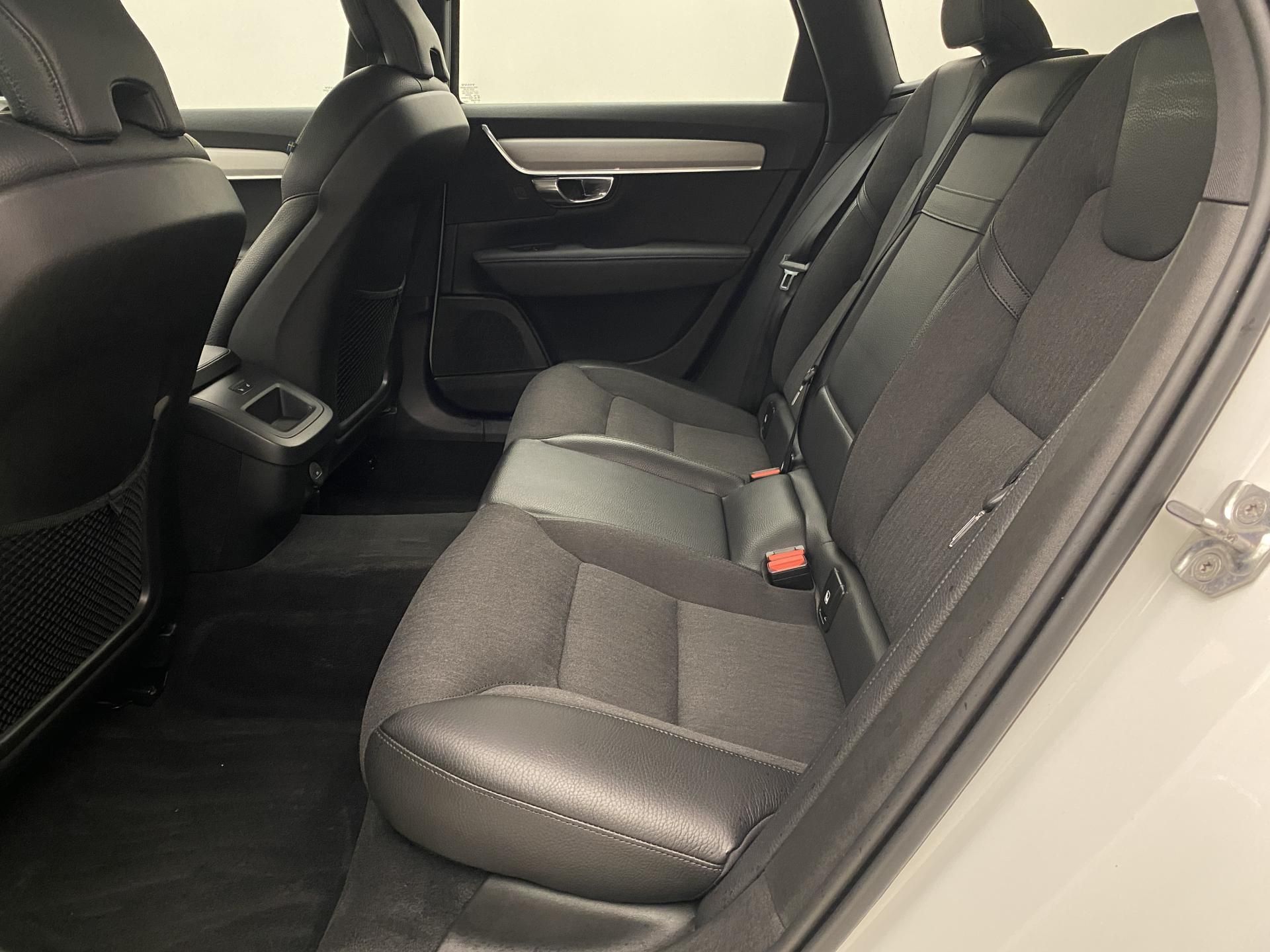 Volvo V90, B4 MOMENTUM AUT CZ - fotka 5