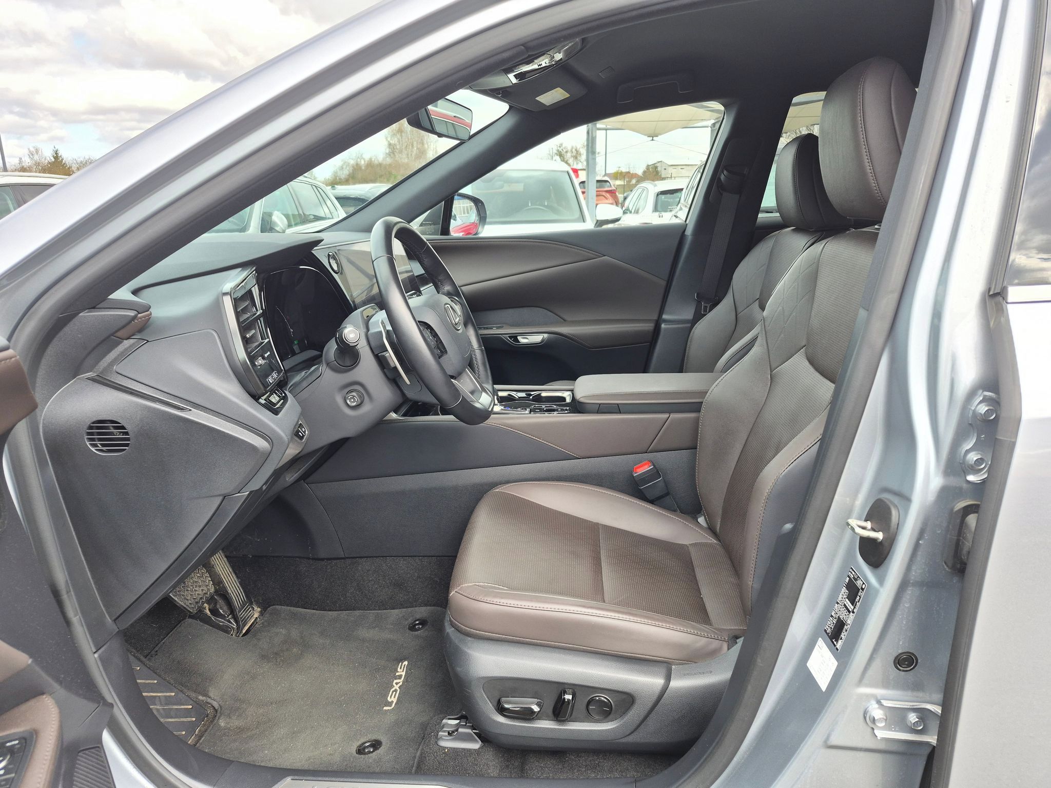 Lexus RX 350h, 2.5 HEV E-Four Executive Plus - fotka 6