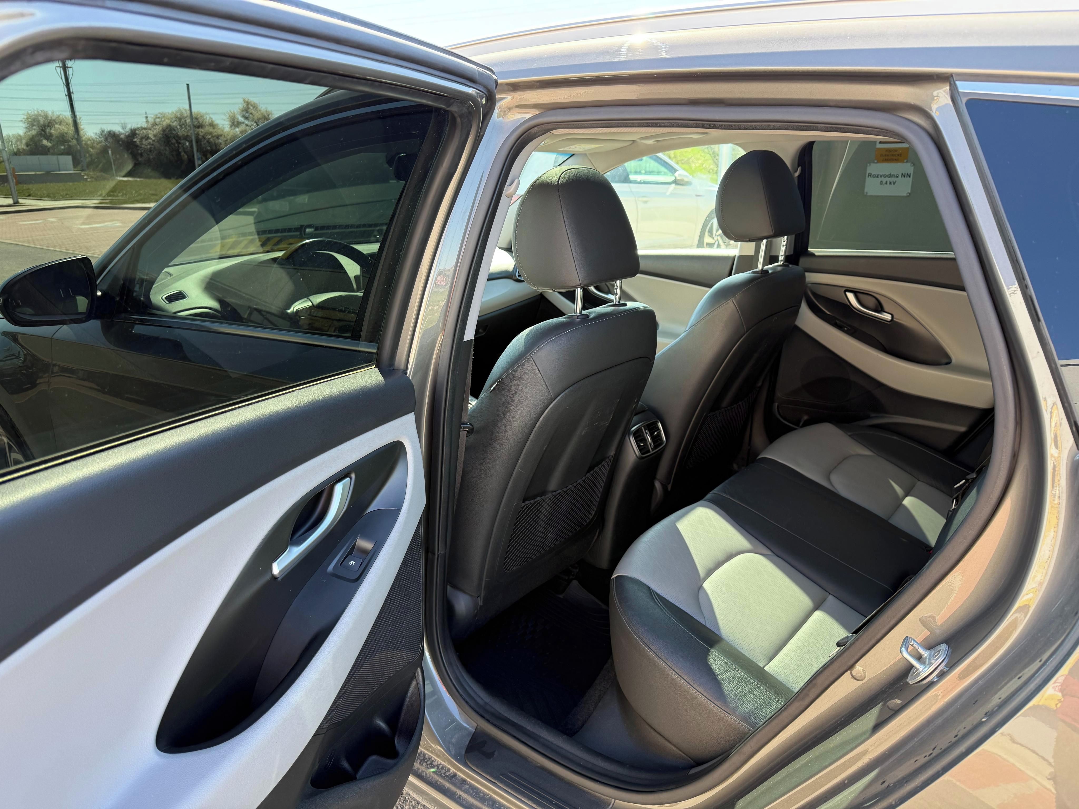Hyundai i30, 1.4i 103kW maximální výbava - fotka 6