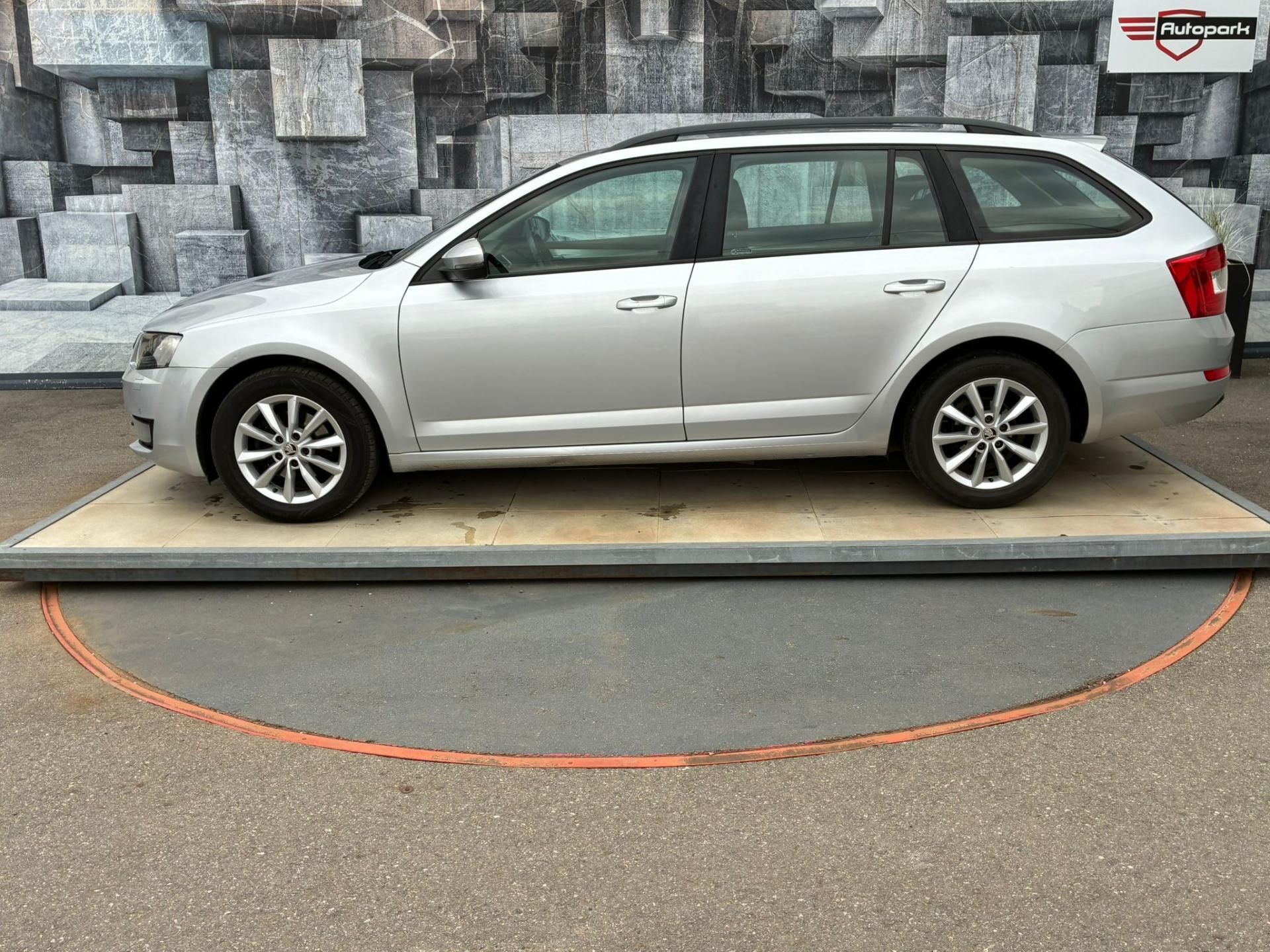 Škoda Octavia, 2.0TDi, 110KW, VYHŘ.SED.,XENON - fotka 4