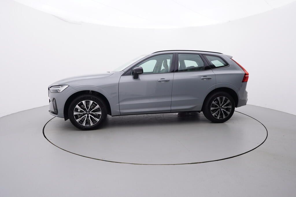 Volvo XC60, Plus Dark 2.0 B4 145 kW - fotka 2