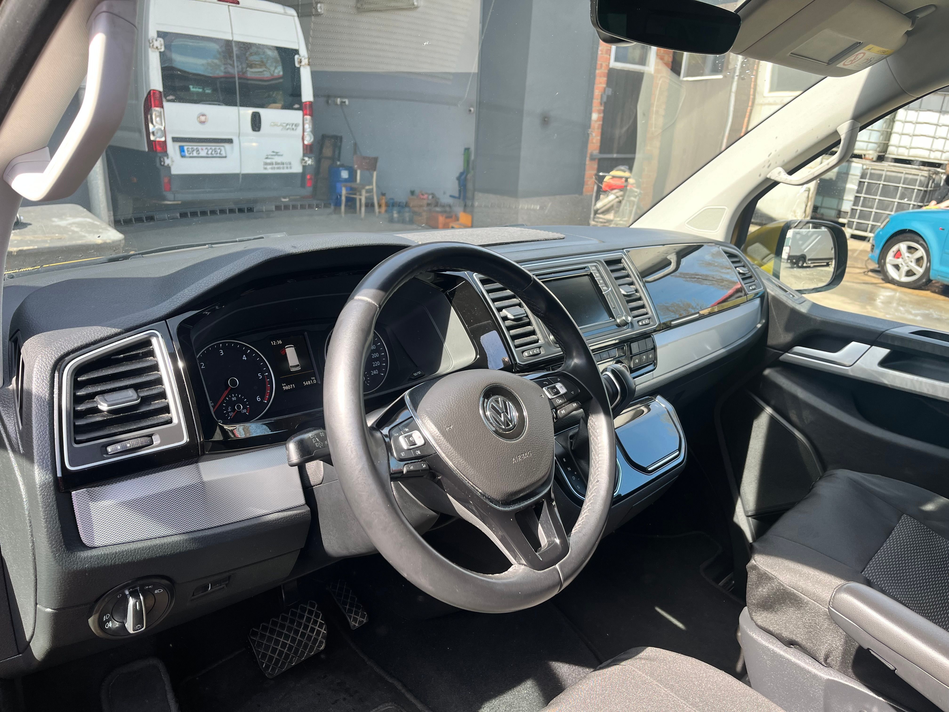 Volkswagen Caravelle, Highline - fotka 6
