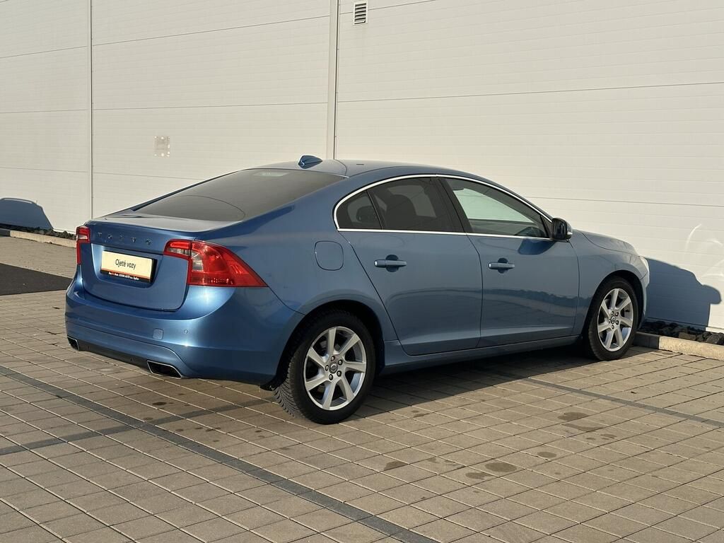 Volvo S60, Momentum 2.4 158 kW - fotka 5