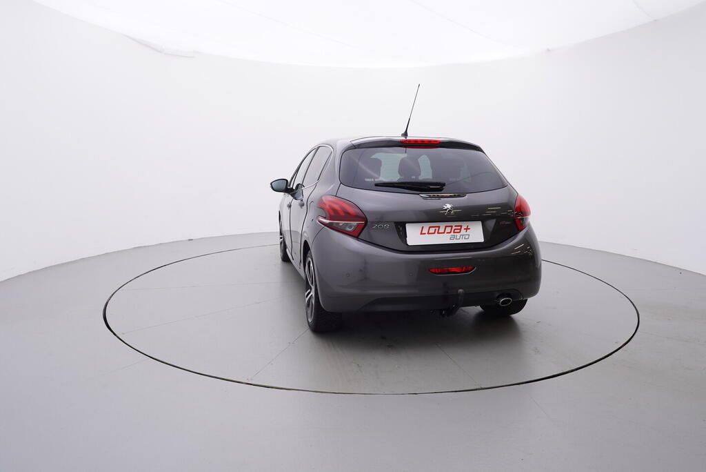 Peugeot 208, GT line 1.2 81 kW - fotka 4