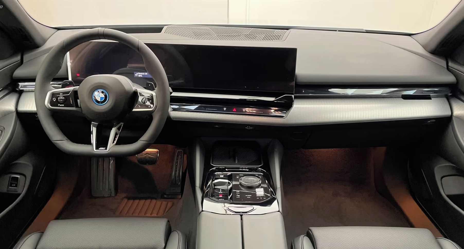BMW Řada 5, 550e A xDrive Tou M-Sport,Pano - fotka 5