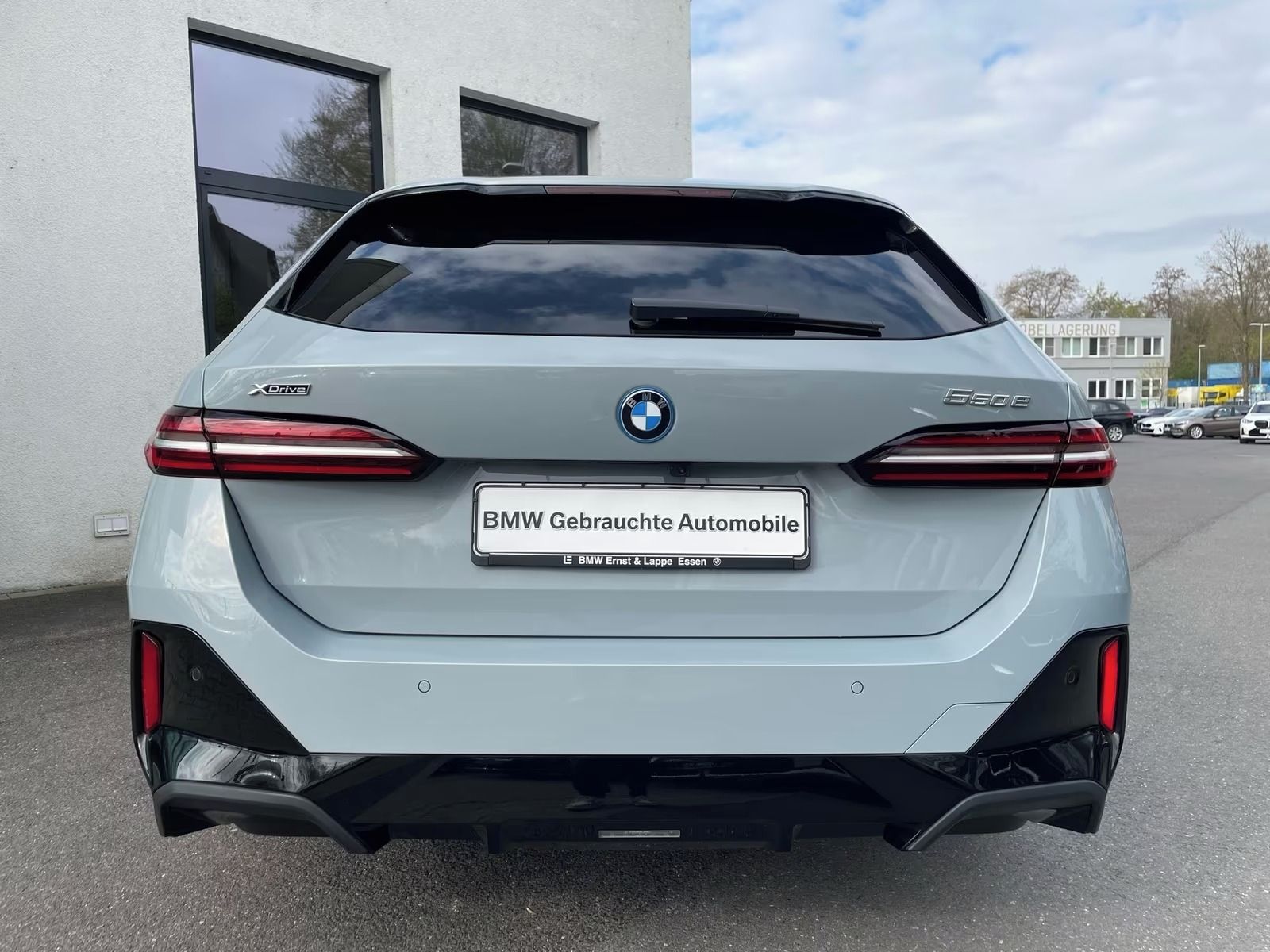 BMW Řada 5, 550e xDrive Tour M Sport || Pa - fotka 3