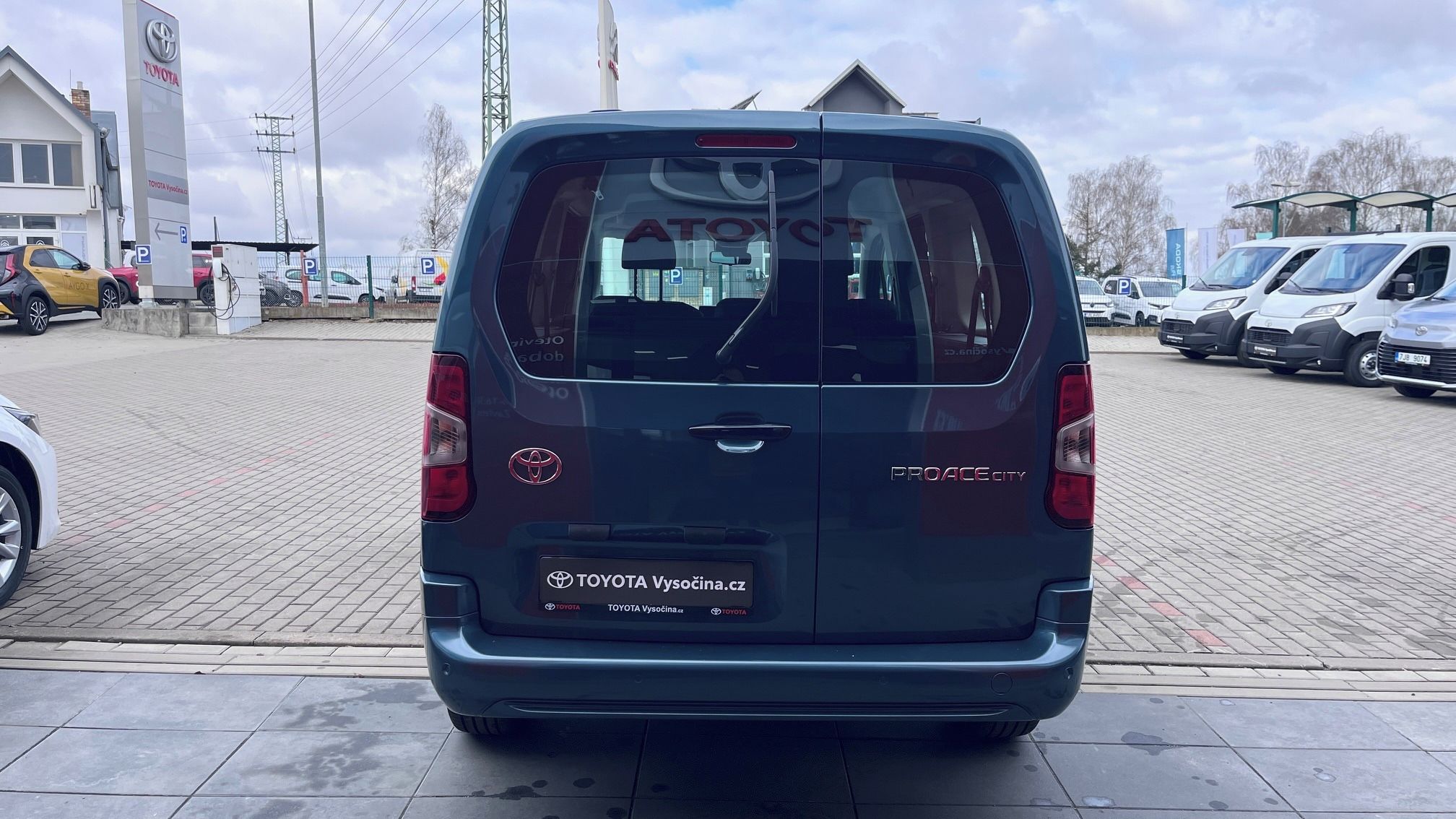 Toyota Proace City Verso, Long 1,2i 110PS Business 7s - fotka 4