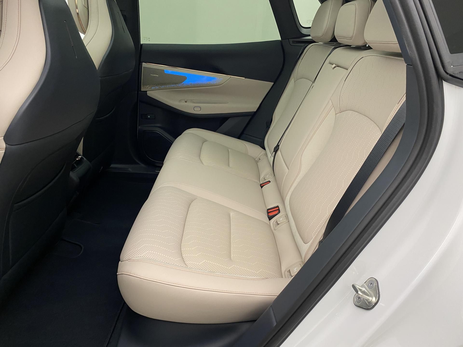 Lynk & Co 08, MORE PHEV - fotka 4