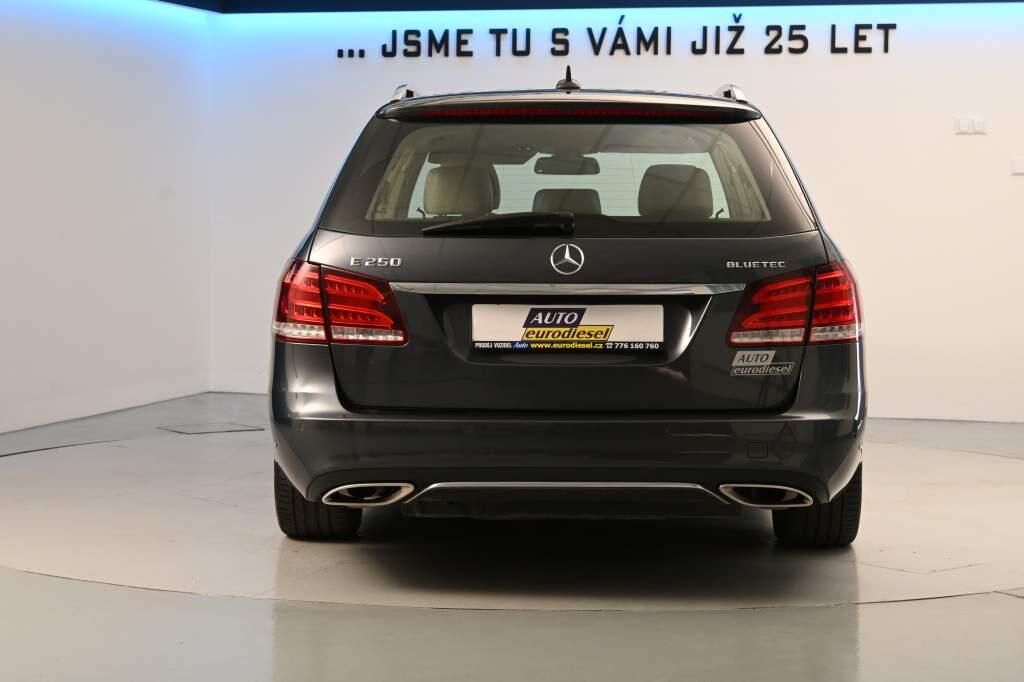 Mercedes-Benz Třídy E, 2.2 250T Avantgarde LED Manuál - fotka 6