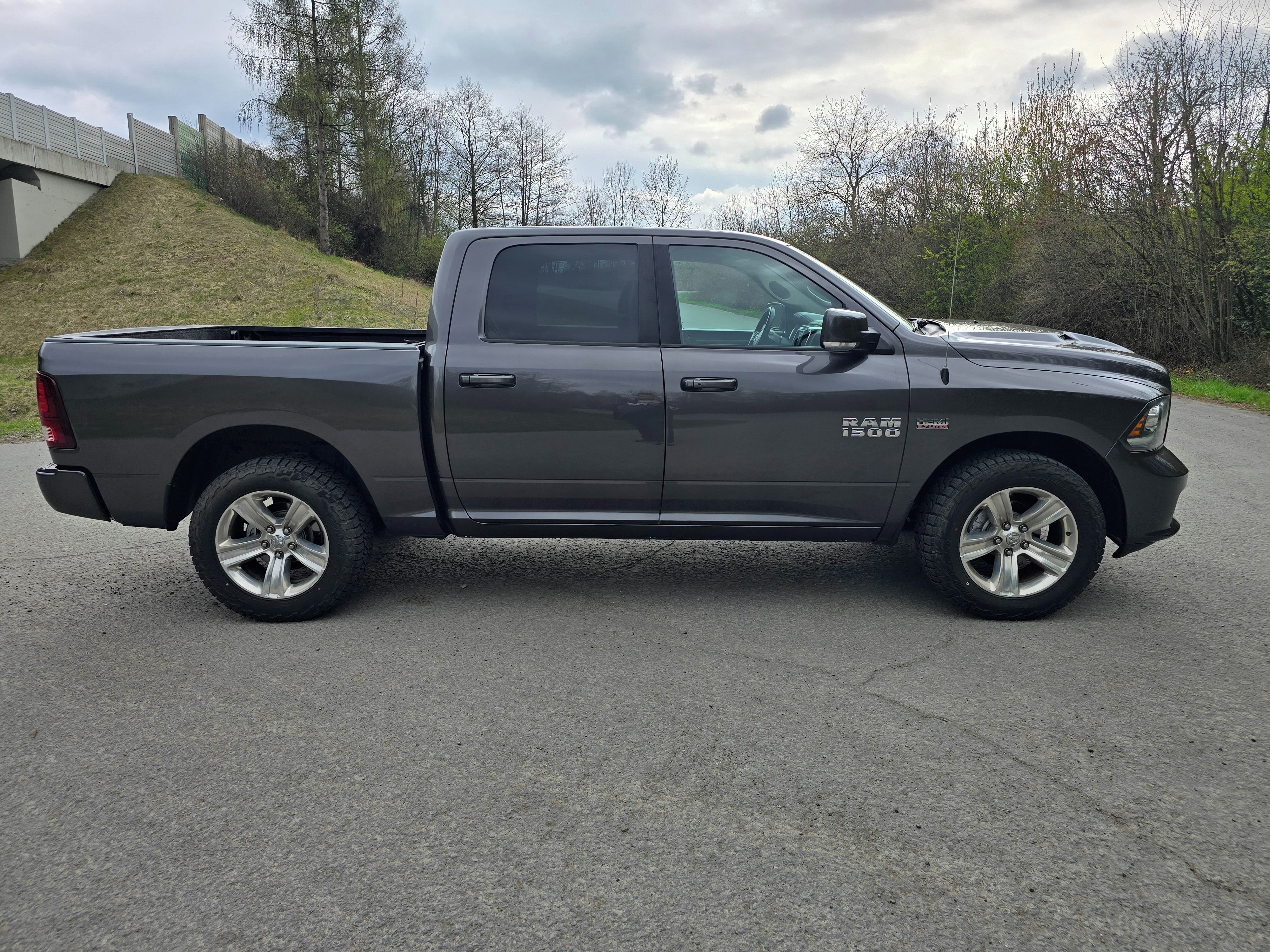 Dodge Ram, 5,7 HEMI, SPORT, 4X4, DPH - fotka 2