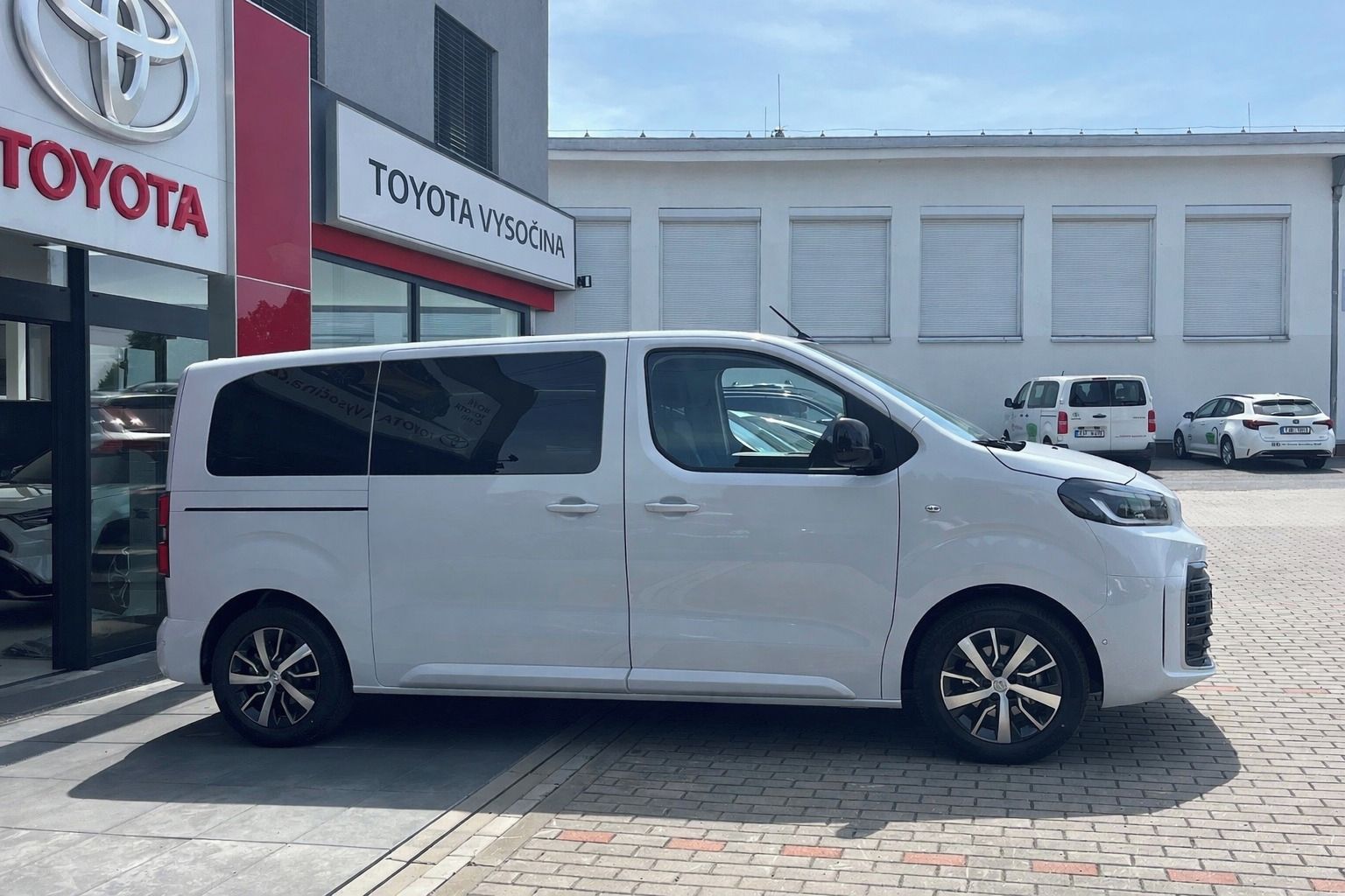 Toyota Proace Verso, L1 2,0D 140PS Family 8míst - fotka 3