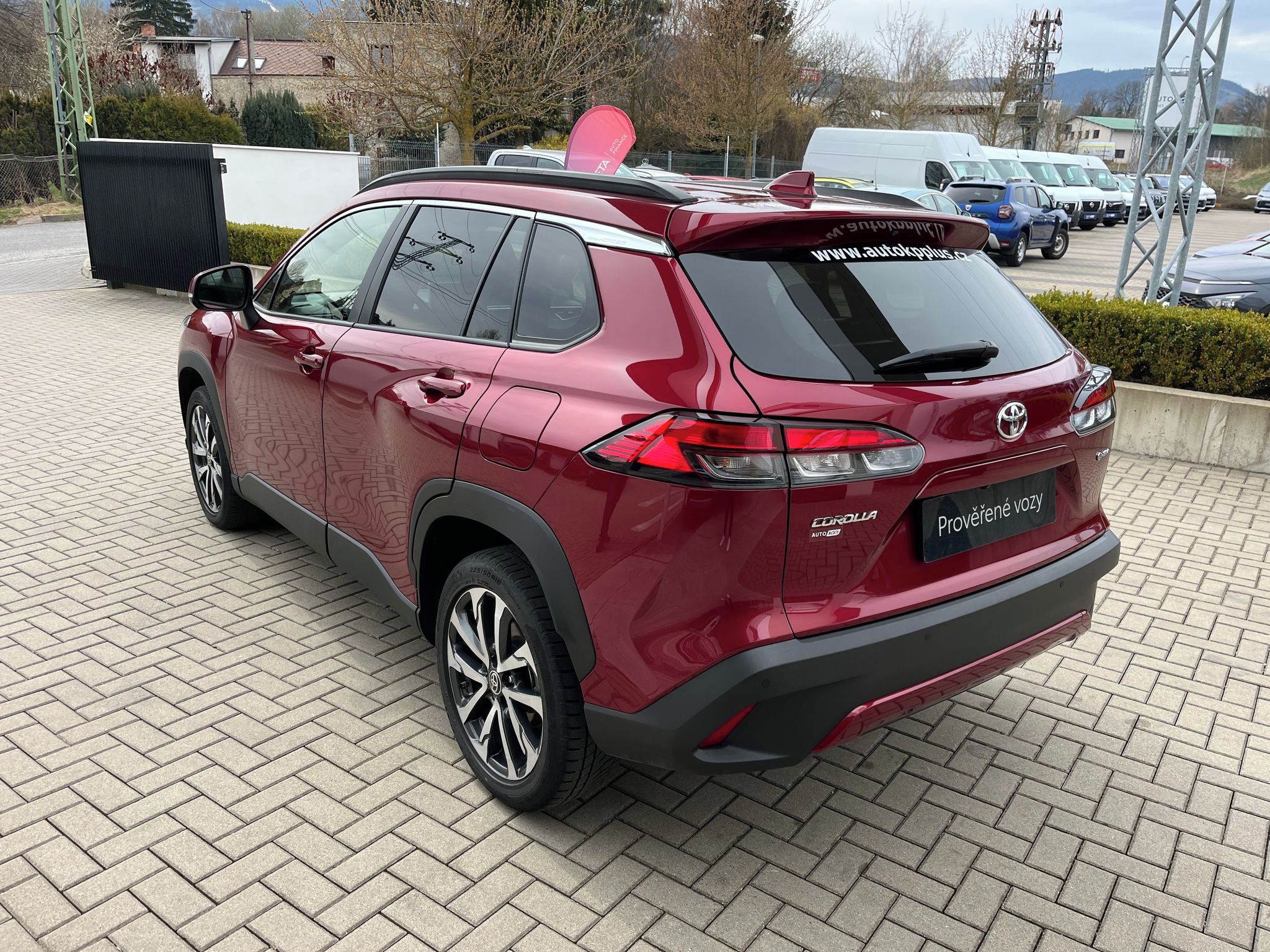 Toyota Corolla Cross, 1.8 Hybrid e-CVT Style Tech - fotka 4