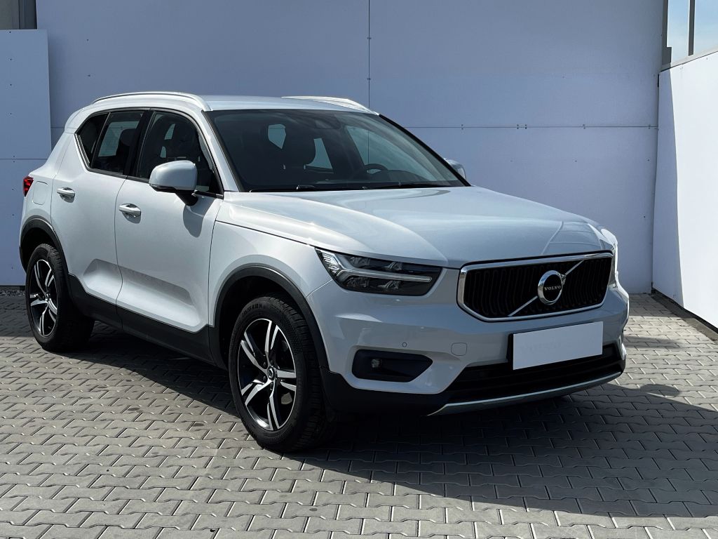 Volvo XC40, Momentum Pro T3 FWD 120kW - fotka 3
