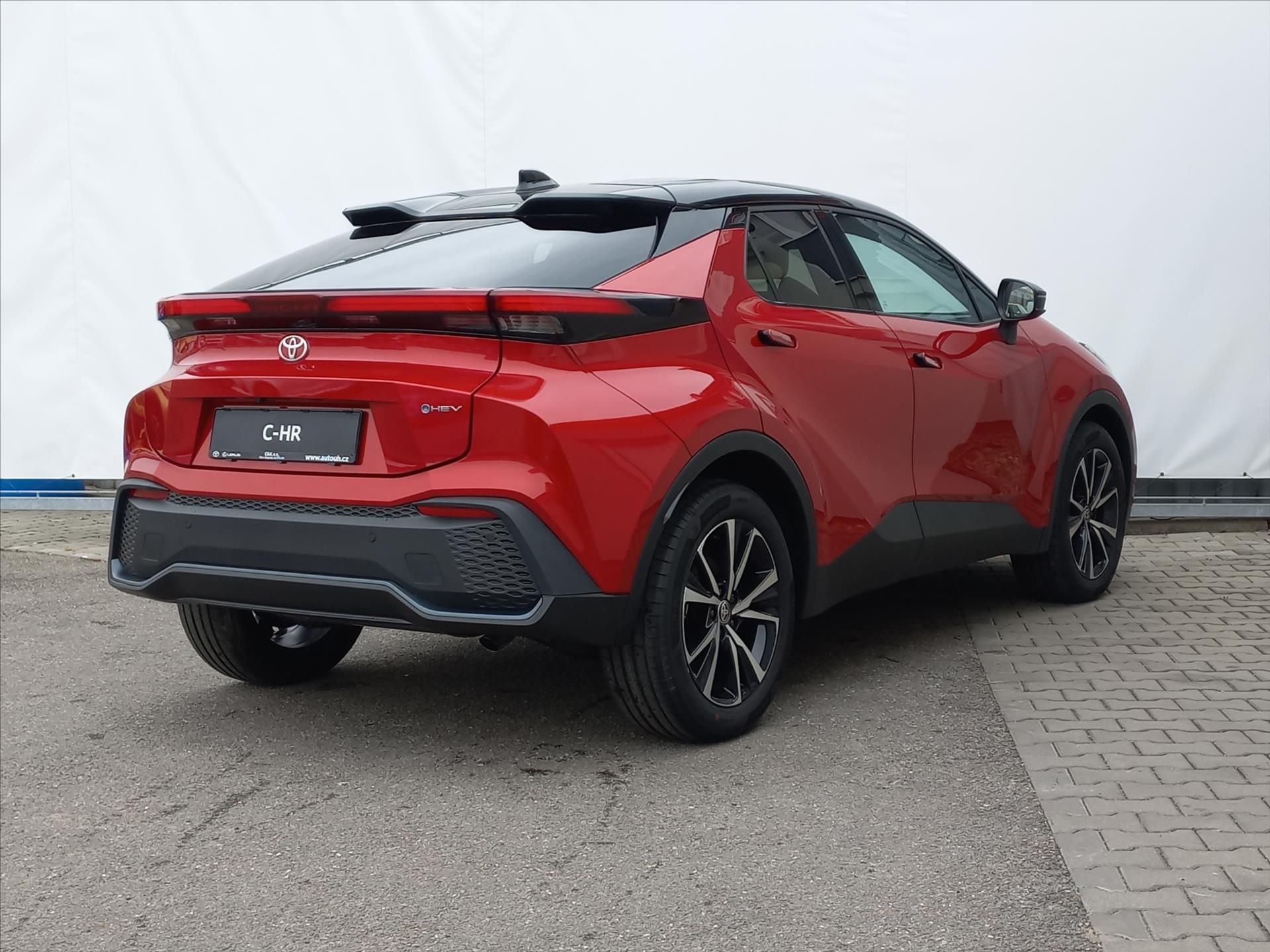 Toyota C-HR, 2,0 Hybrid e-CVT 198k  Style - fotka 3
