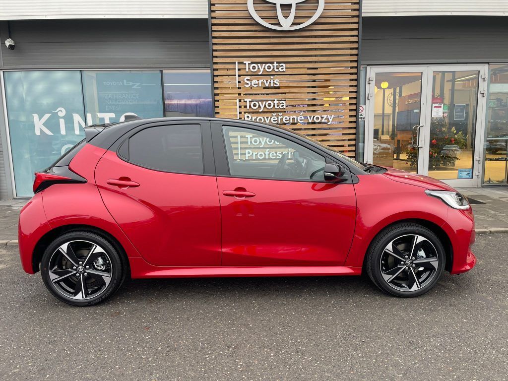 Toyota Yaris, 1.5 HEV 130k Executive - fotka 4