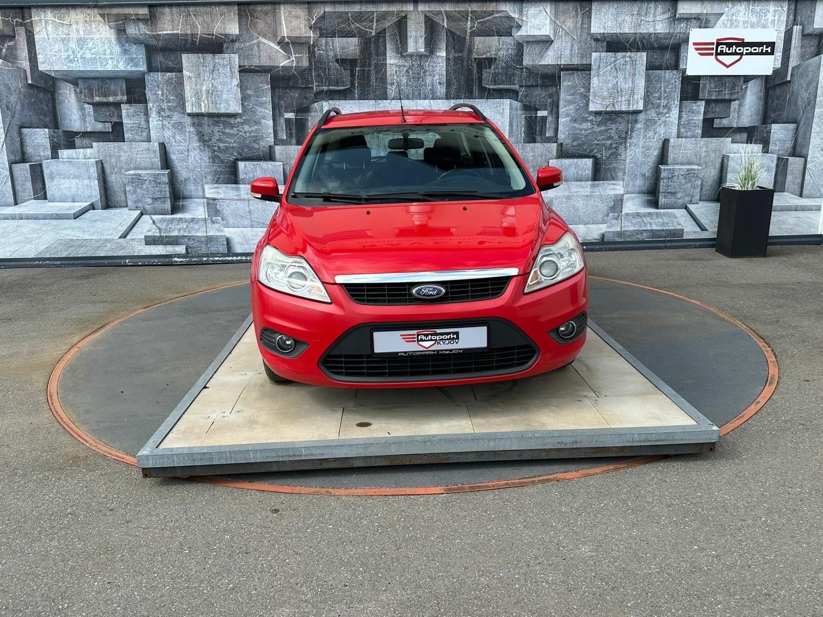 Ford Focus, 1.6TDCi, 66KW, VYHŘ. SEDADLA - fotka 2