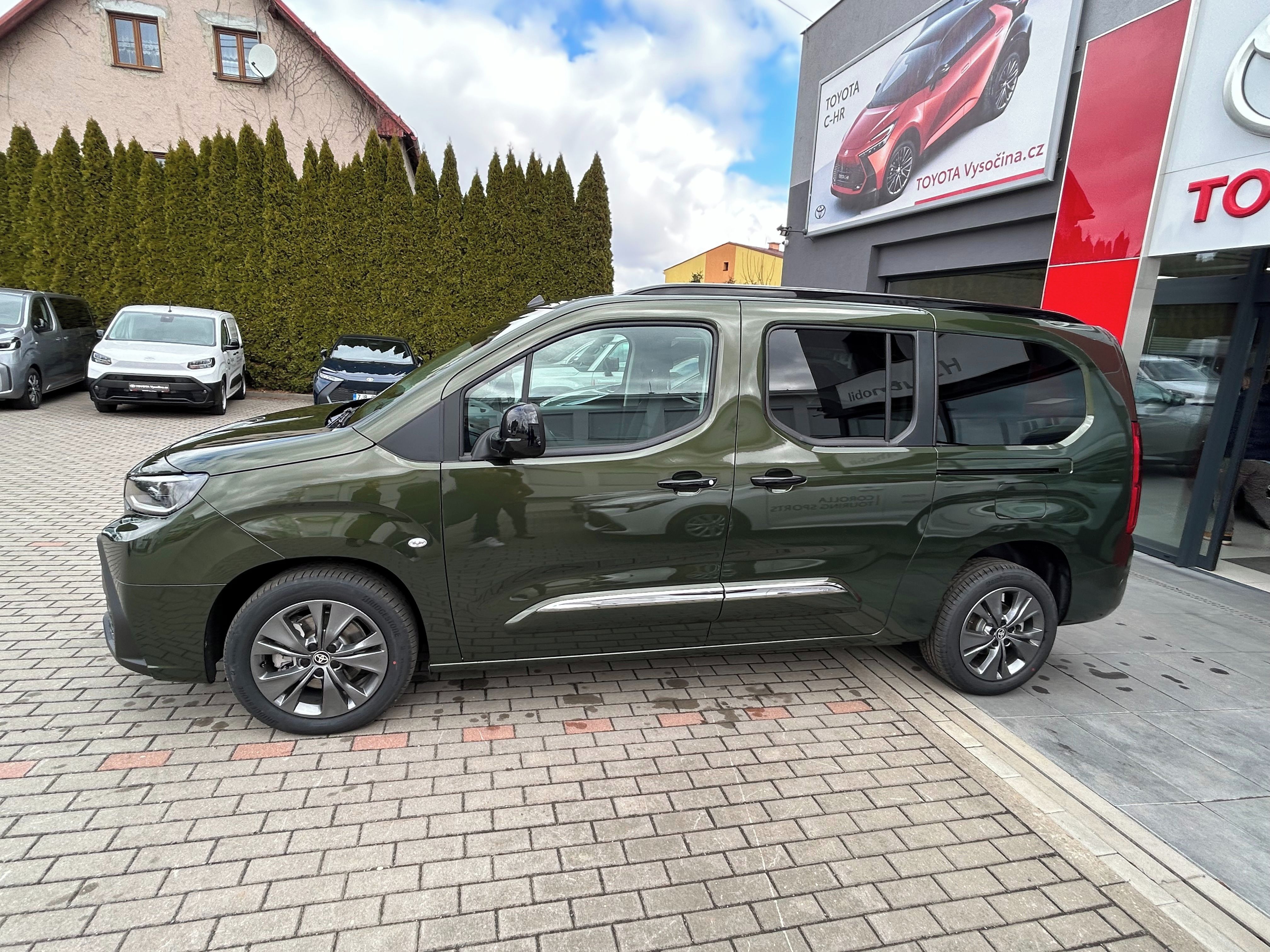Toyota Proace City Verso, Long 1,5D 130PS Family 7 míst - fotka 2
