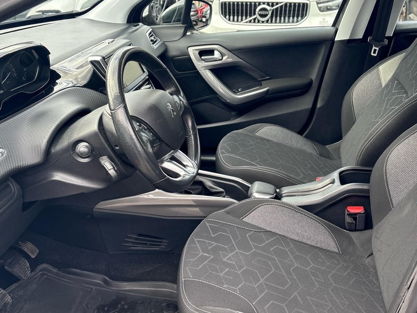 Peugeot 2008, ALLURE 1.5 BlueHDi 100 S&S MAN - fotka 6