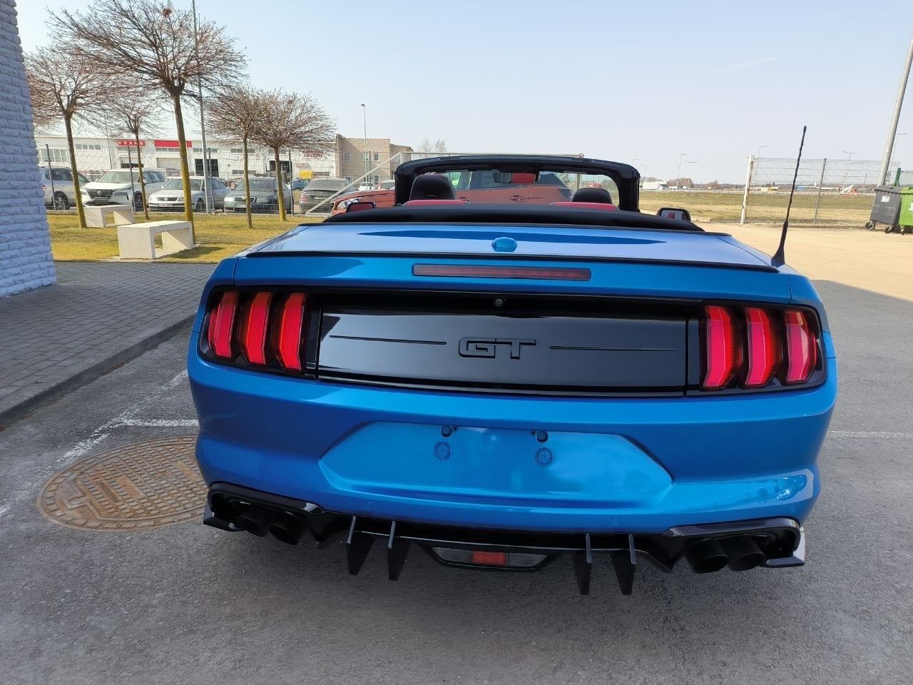 Ford Mustang, 5.0L Premium Plus Convertible - fotka 6