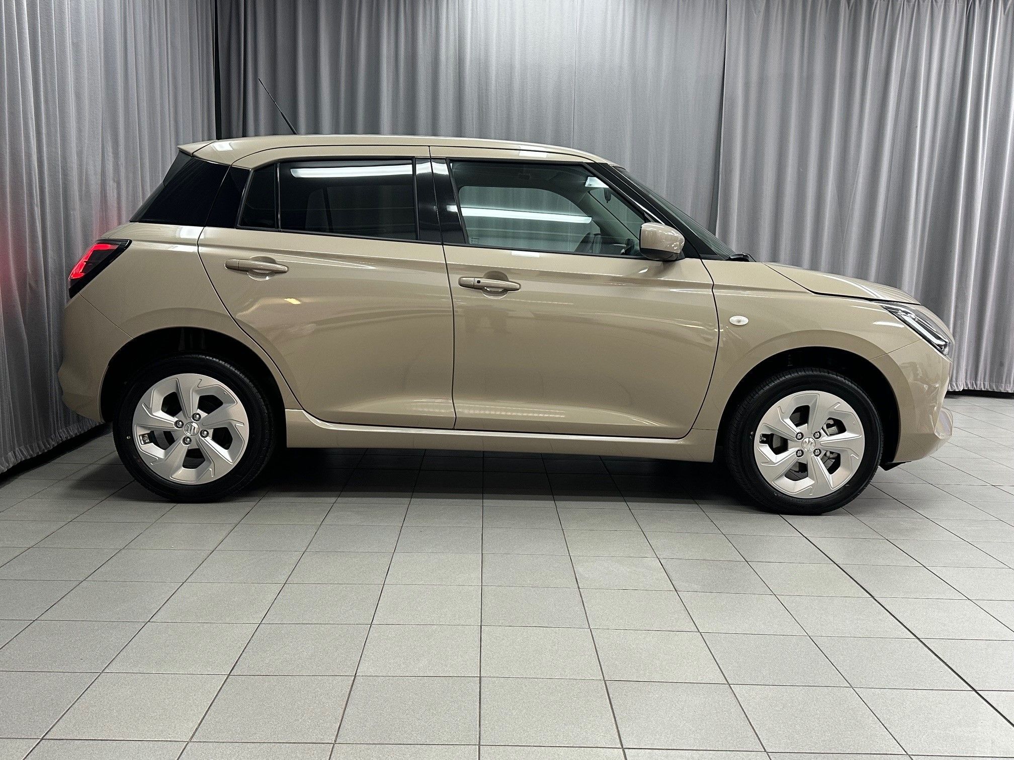 Suzuki Swift, 1,2 Premium AT- vůz ve výrobě - fotka 4