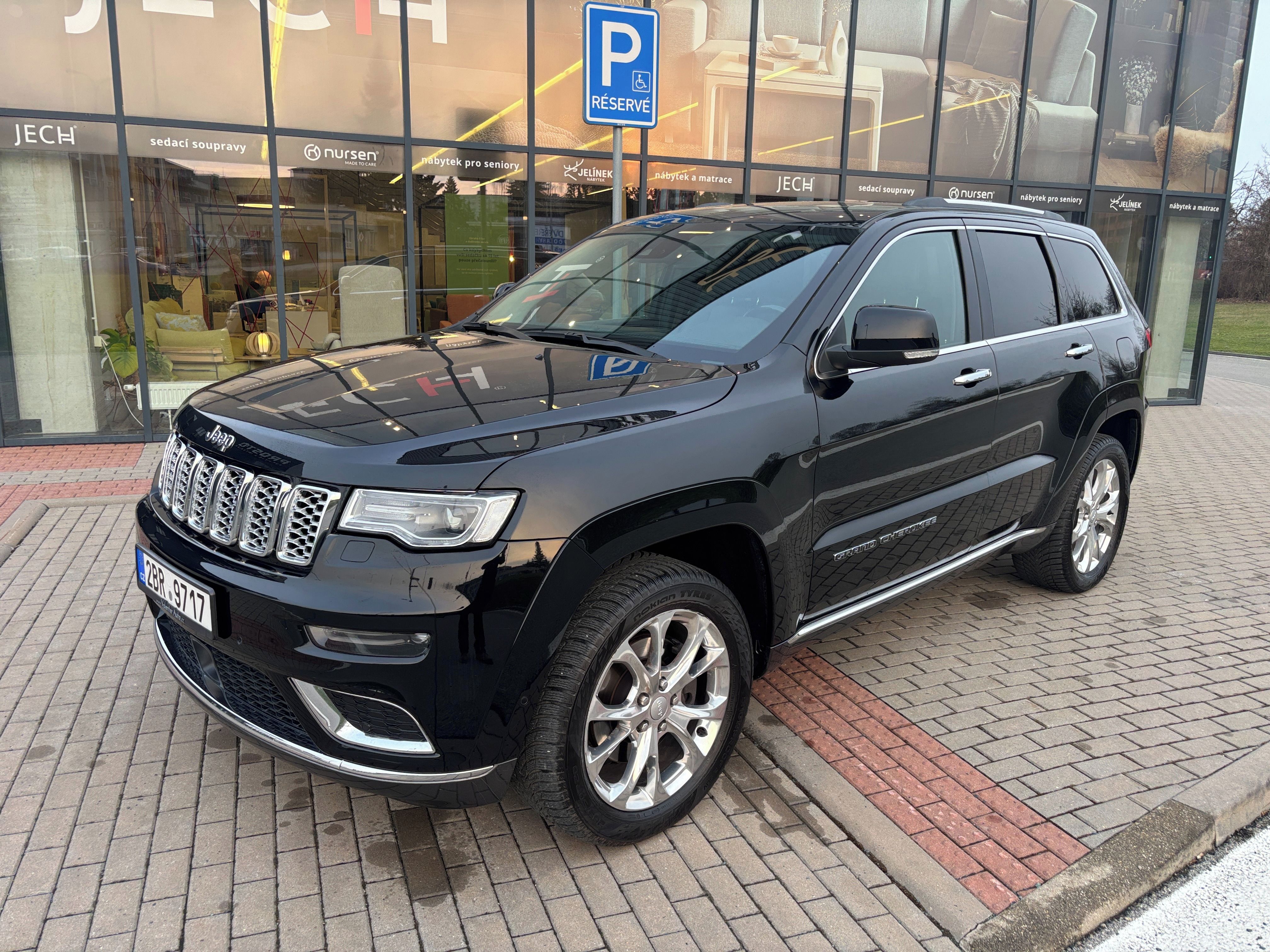 Jeep Grand Cherokee, 3.0CRd 184kW Overland DPH - fotka 2